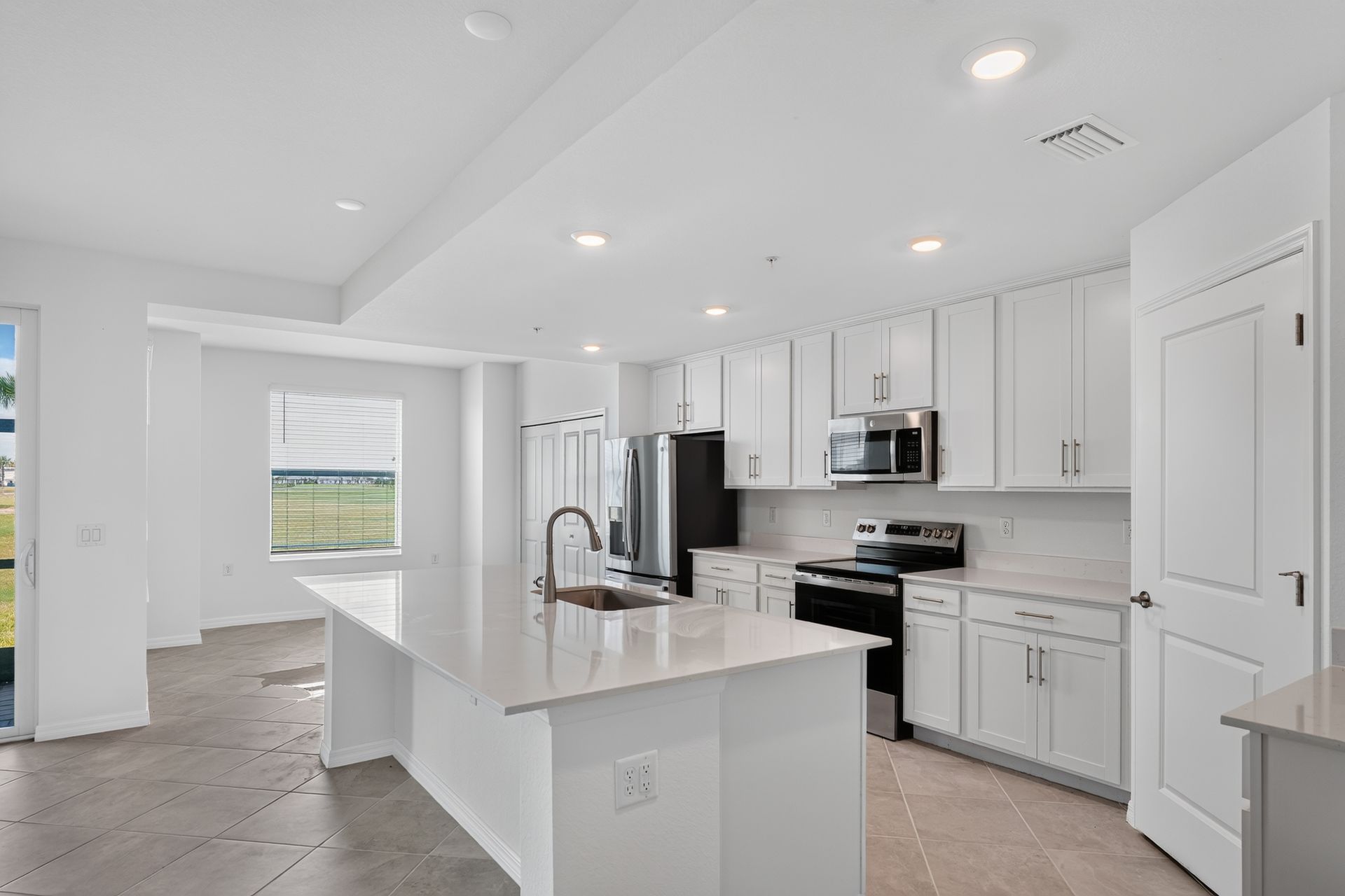 14 15465 Grn Acrs Ave 2513 Kitchen 0665