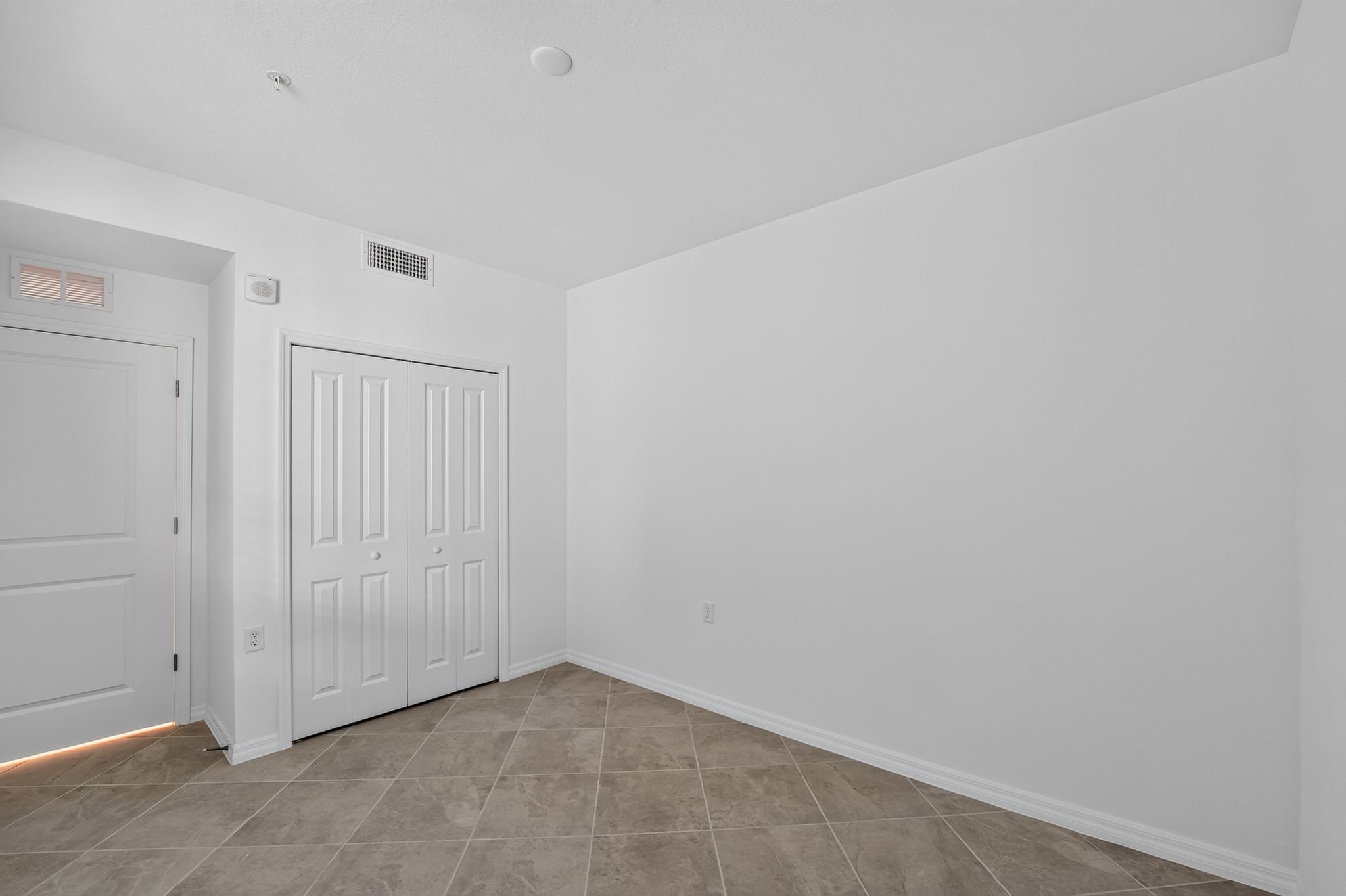 16 15465 Grn Acrs Ave 2513 Bedroom 0644