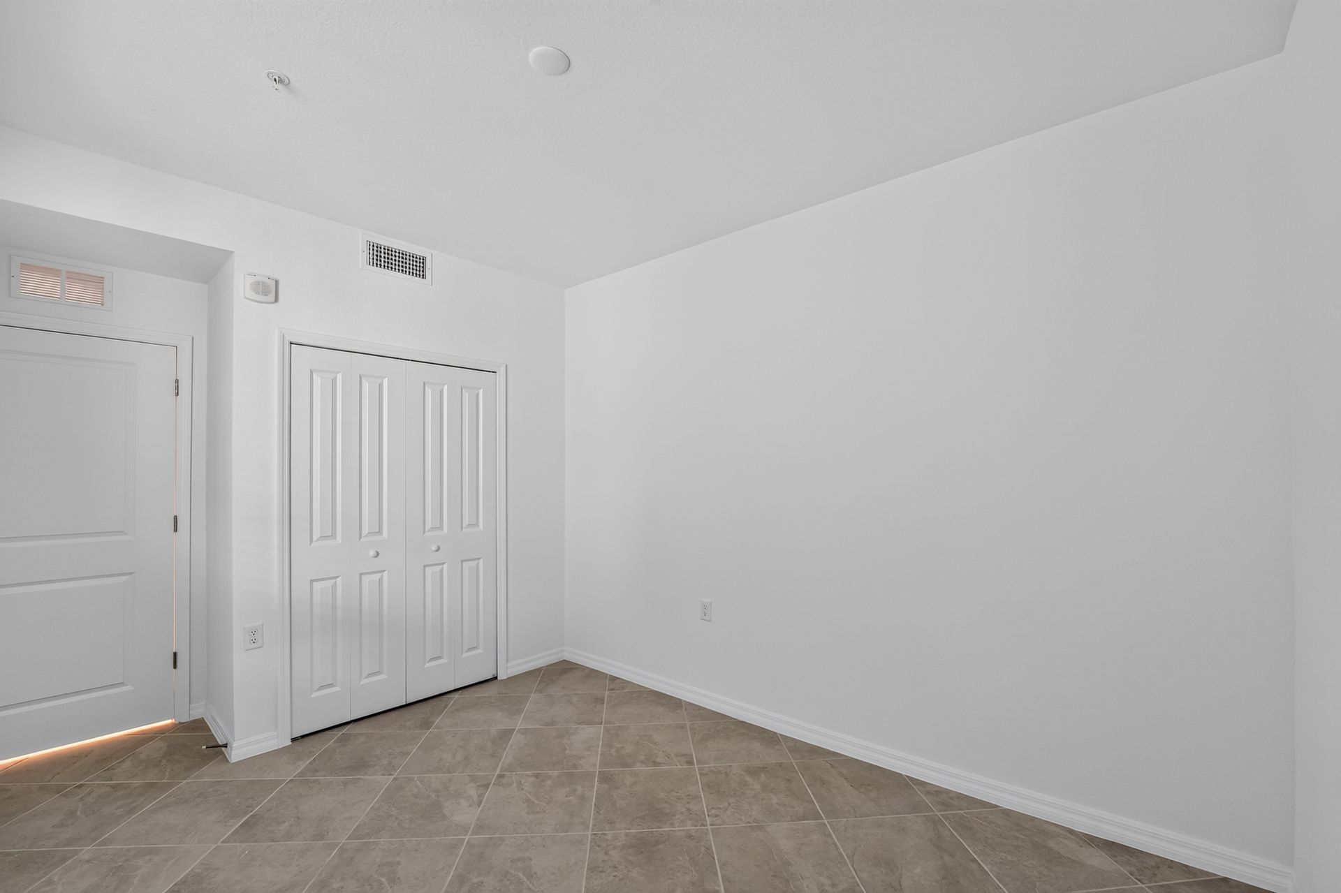 16 15465 Grn Acrs Ave 2513 Bedroom 0644