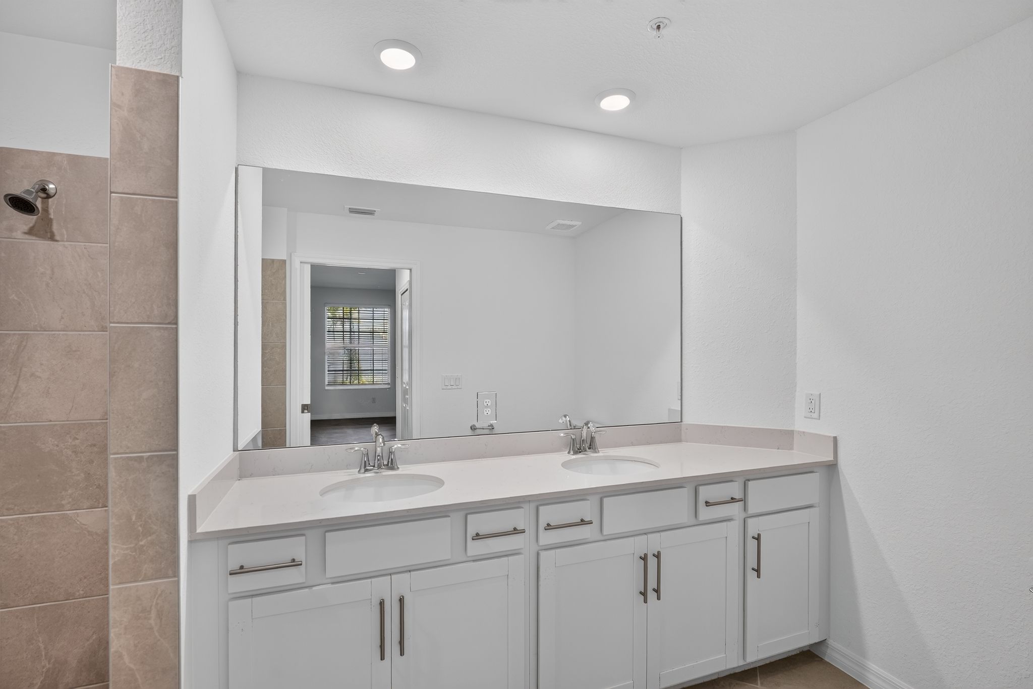 21 15465 Grn Acrs Ave 2513 Bathroom 0659