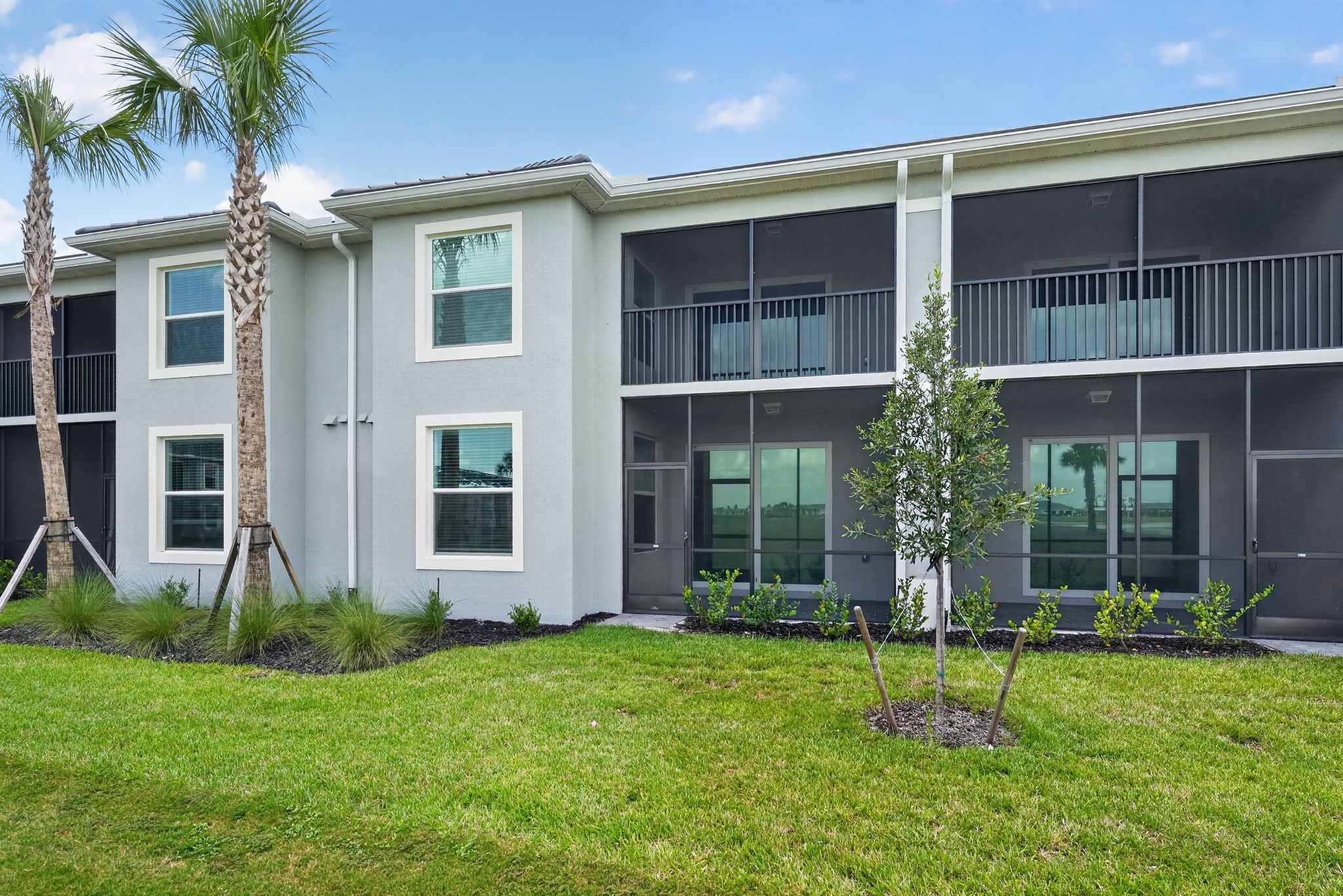 04 15465 Grn Acrs Ave 2513 Exterior 0699