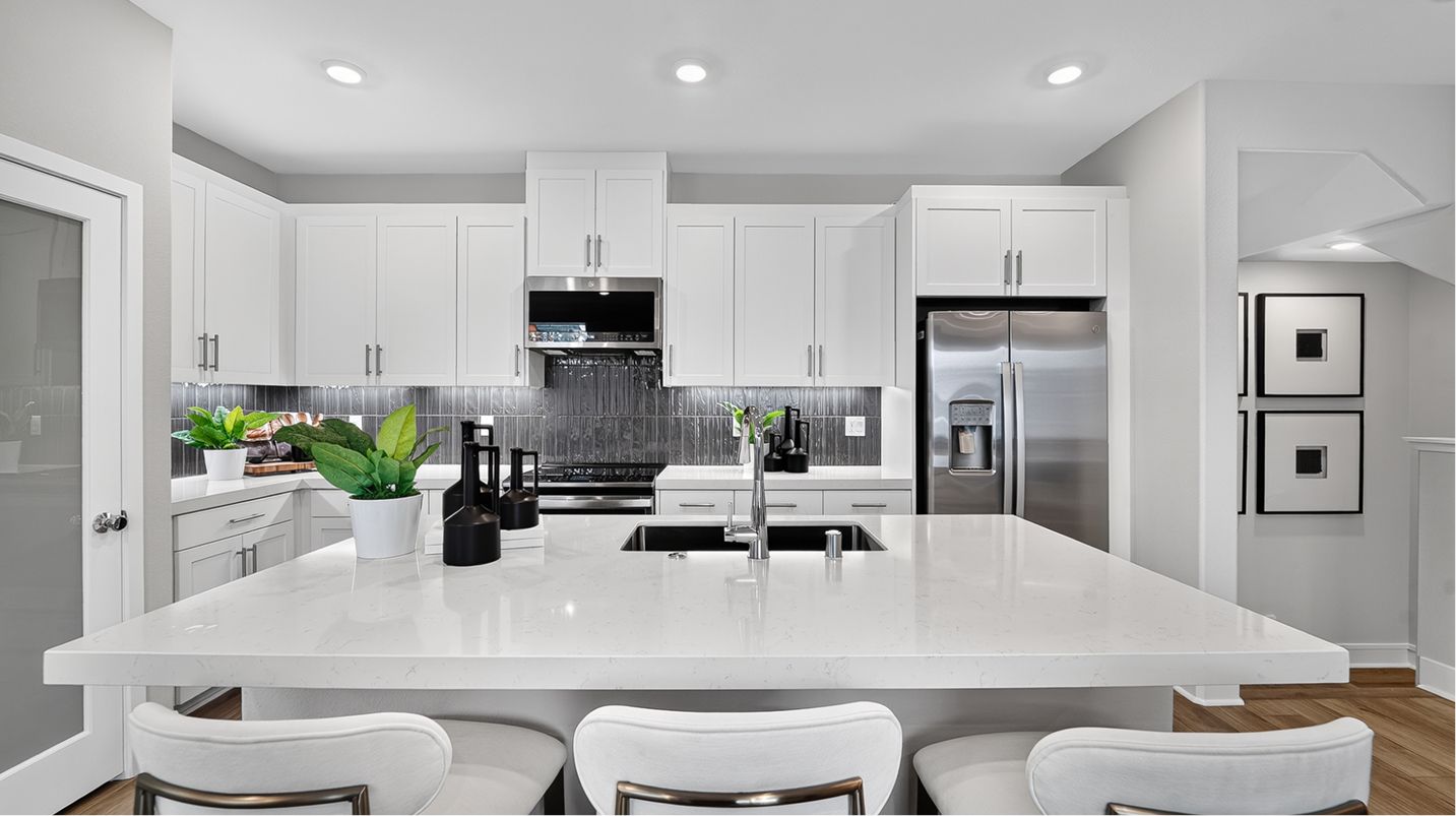 Chelsea Manhattan Square Res1 A Kitchen 2of7 F2