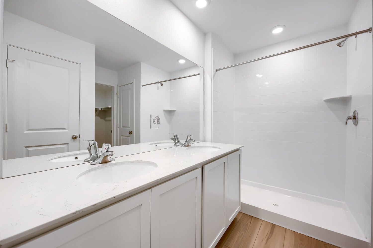 8778 Blue Feather Lp Owner's Suite Bathroom