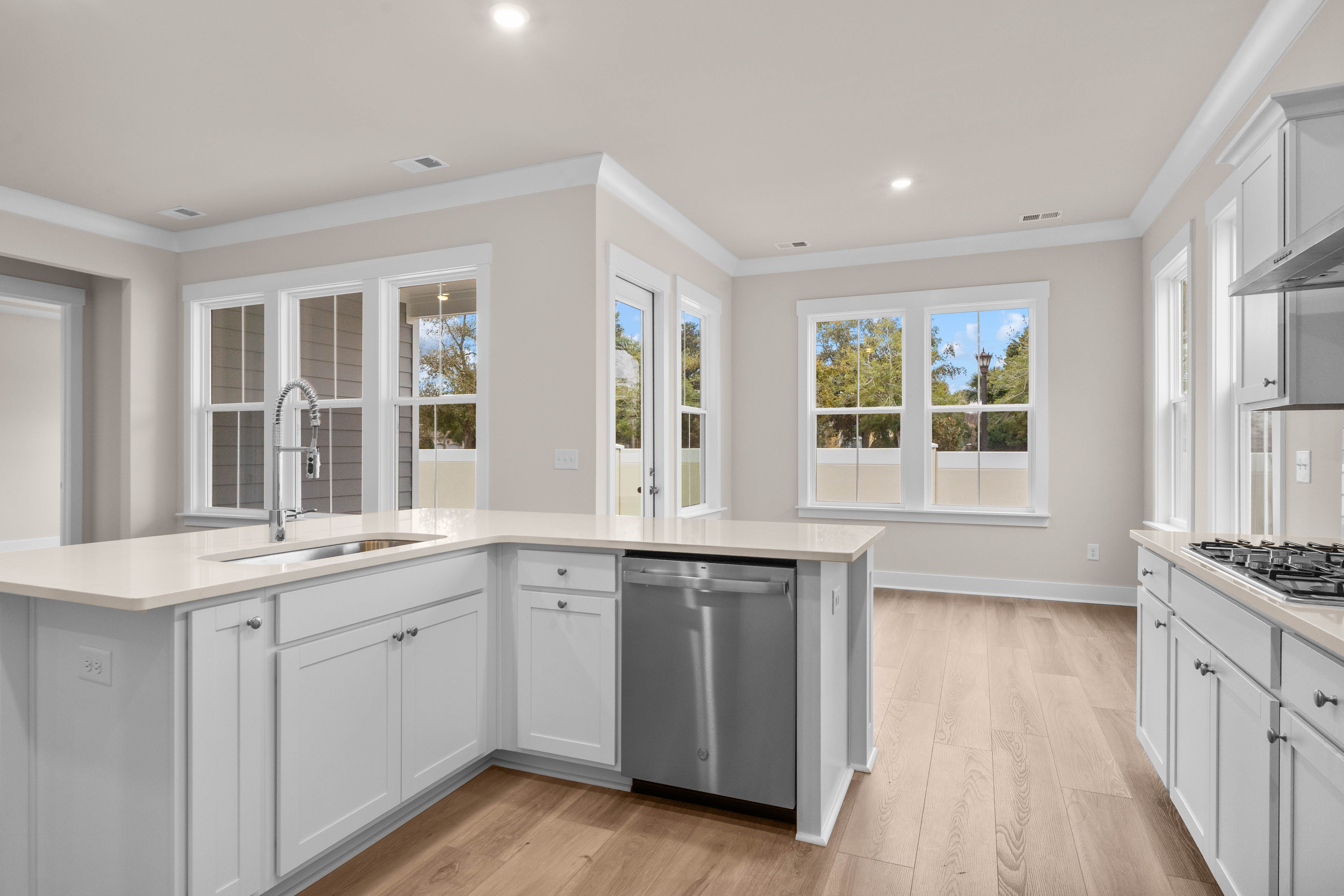 213 Atlantic Breeze kitchen (4)