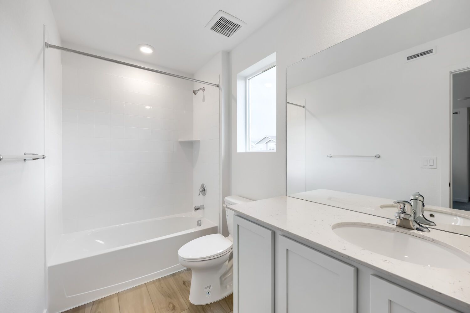2696 Lower Crags Pt   Web Quality   011   11 Bathroom