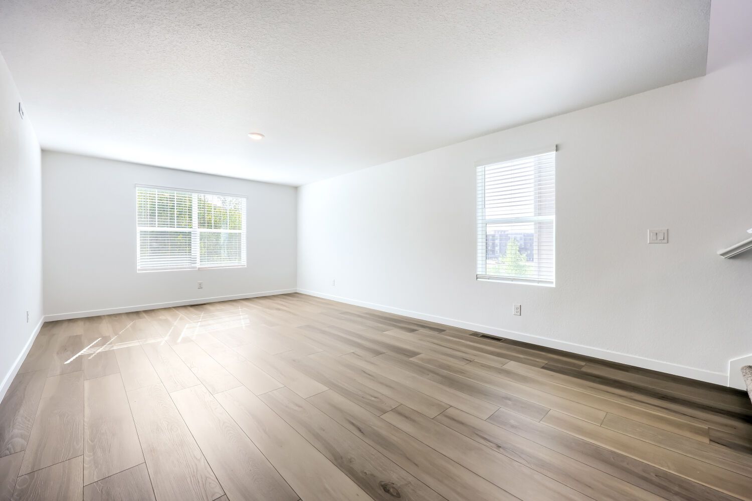 2664 Lower Crags Pt   Web Quality   002   02 Living Room
