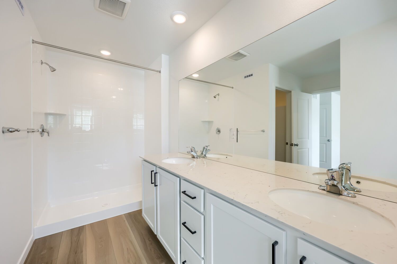 2664 Lower Crags Pt   Web Quality   007   07 Primary Bathroom
