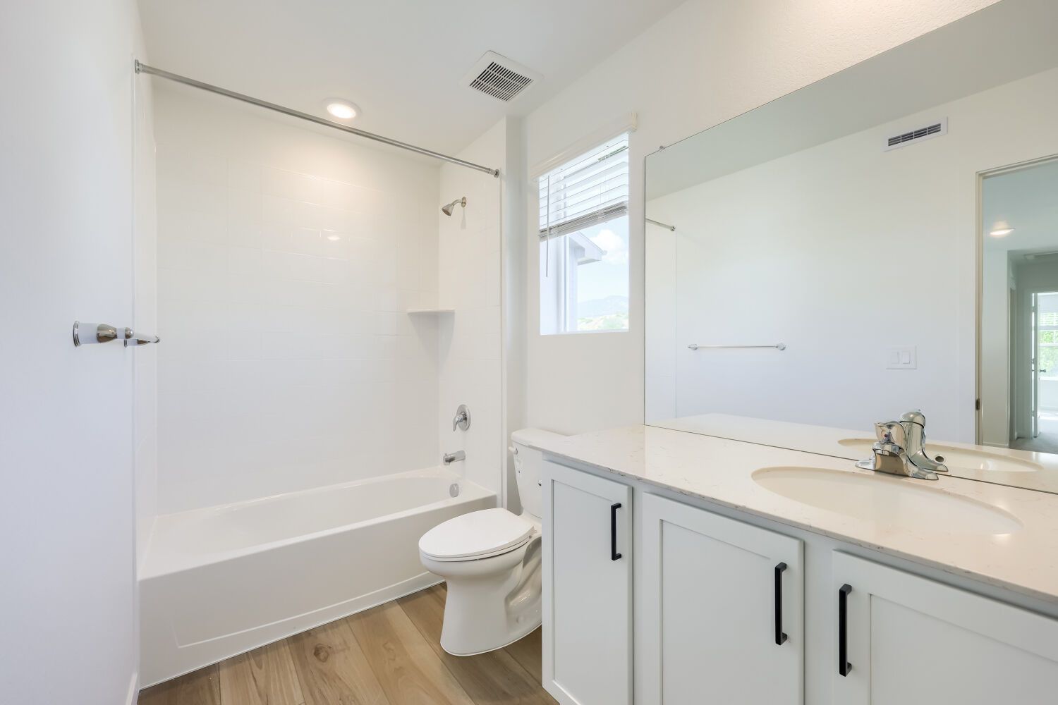 2664 Lower Crags Pt   Web Quality   011   11 Bathroom