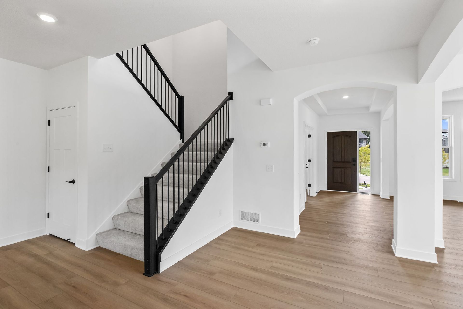 7 Royal Club Charlotte QMI H S22145546101 Entryway F1
