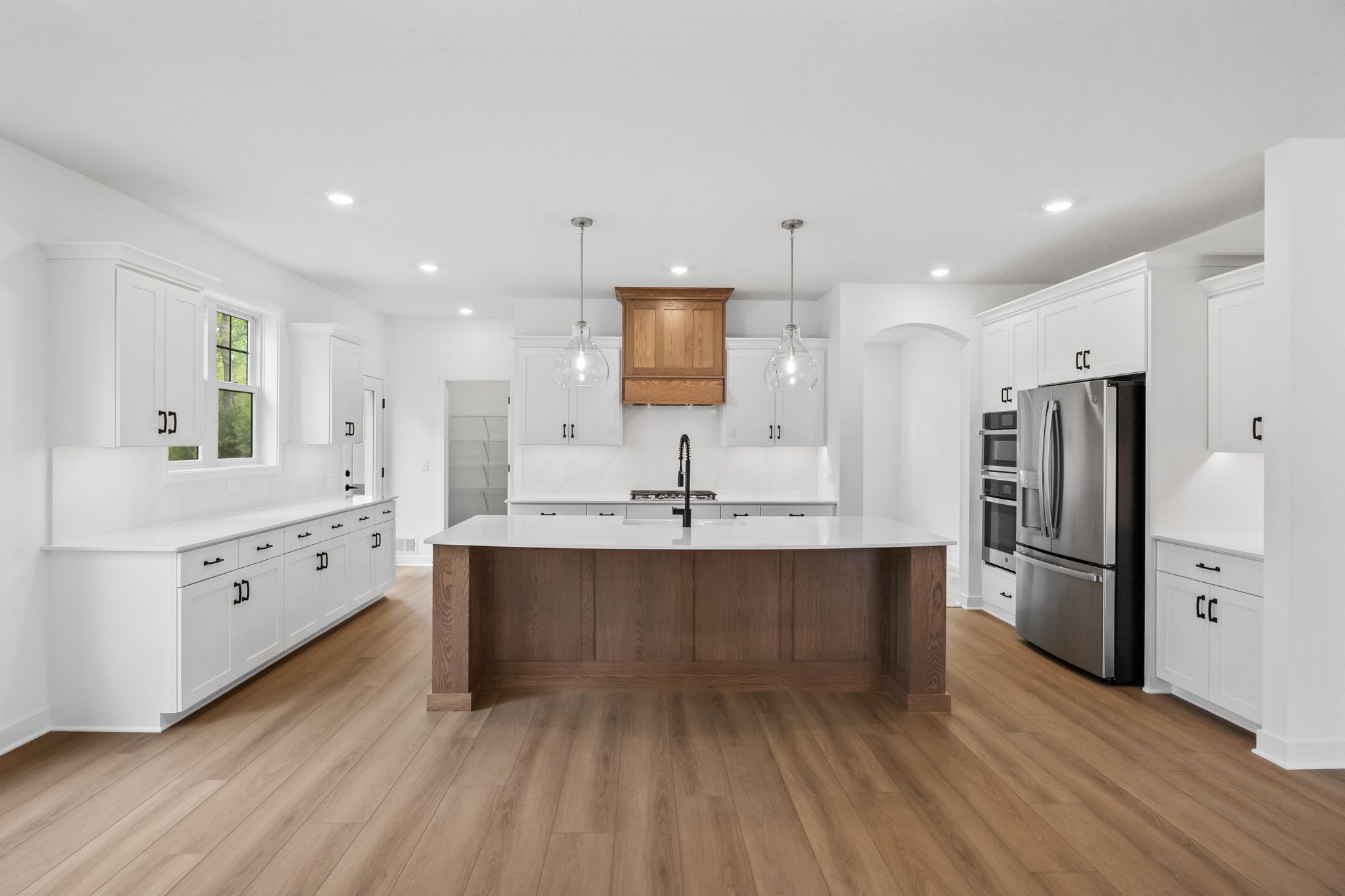 10 Royal Club Charlotte QMI H S22145546101 Kitchen F1