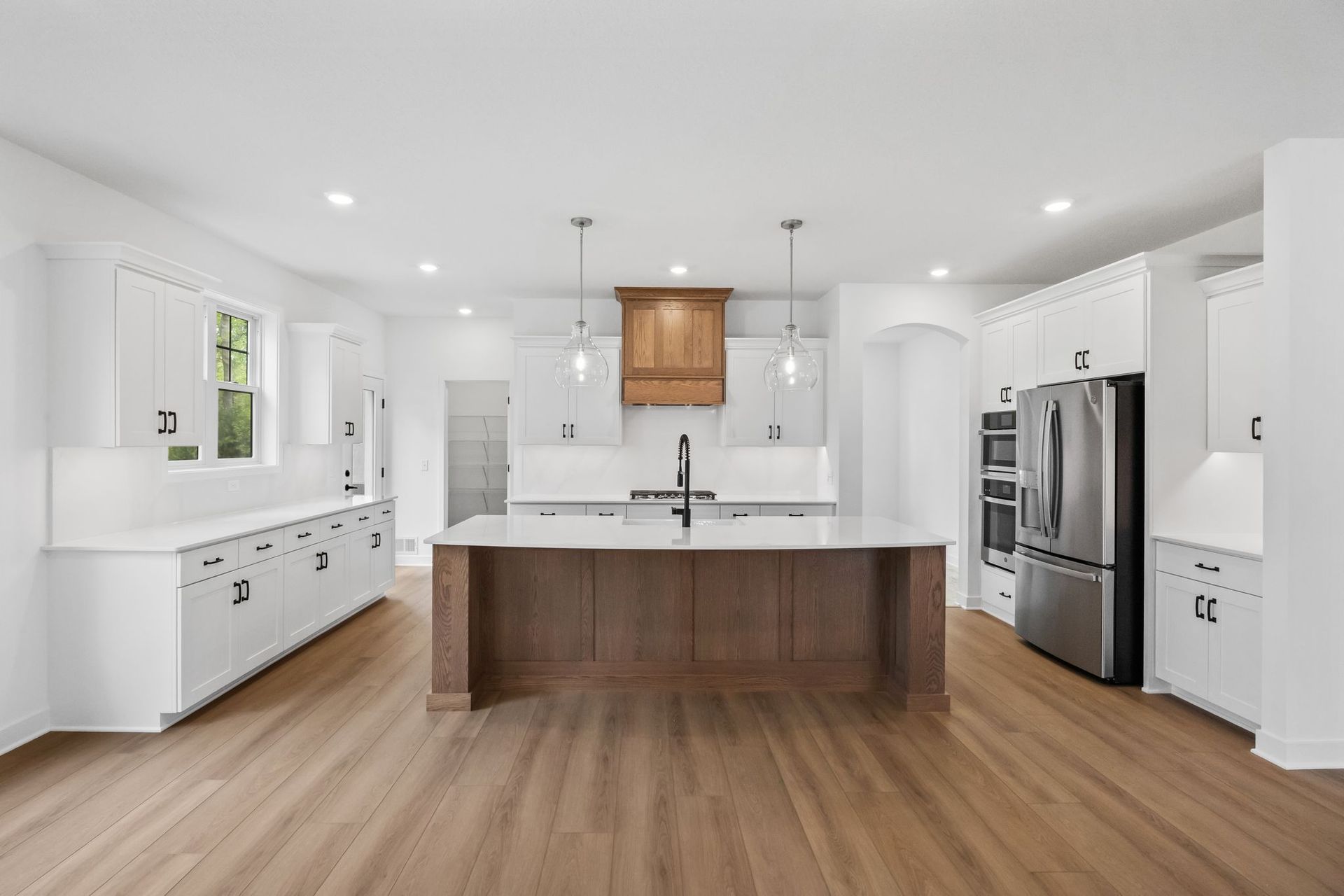 10 Royal Club Charlotte QMI H S22145546101 Kitchen F1