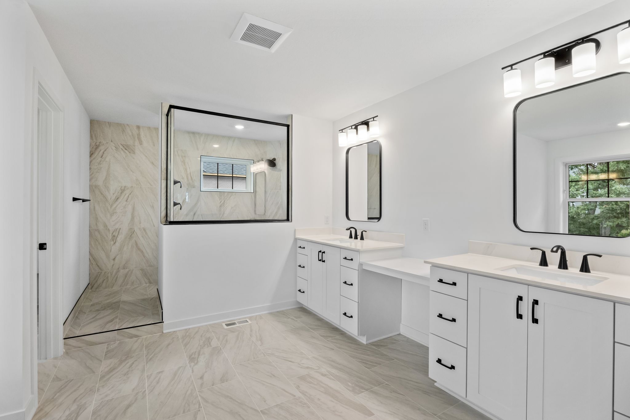 13 Royal Club Charlotte QMI H S22145546101 Owners Bathroom 1of2 F2