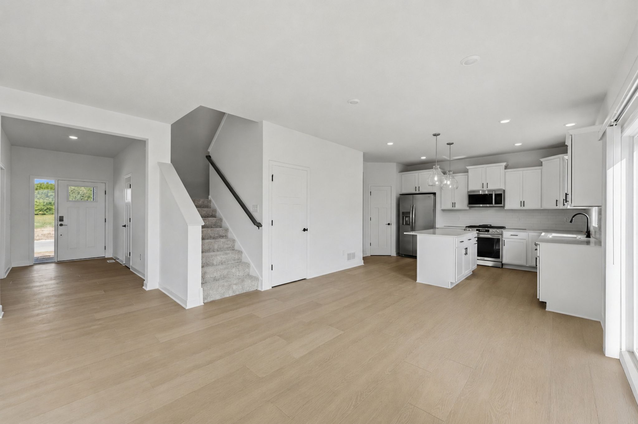 10 Timber Creek Vanderbilt QMI H S5405 Great Room 2of2 F1