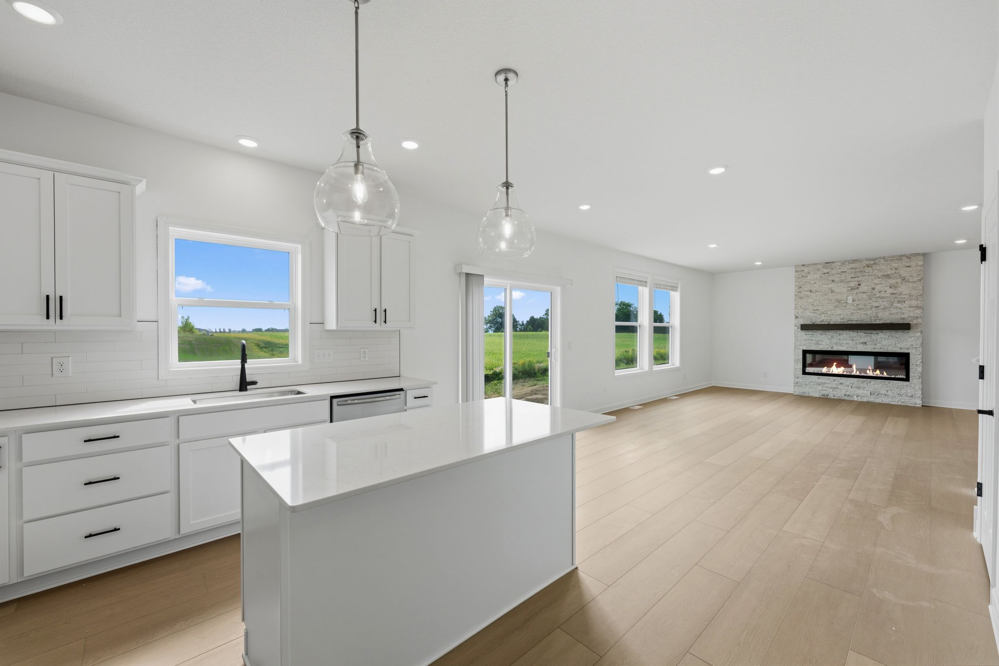 12 Timber Creek Vanderbilt QMI H S5405 Kitchen 2of2 F1