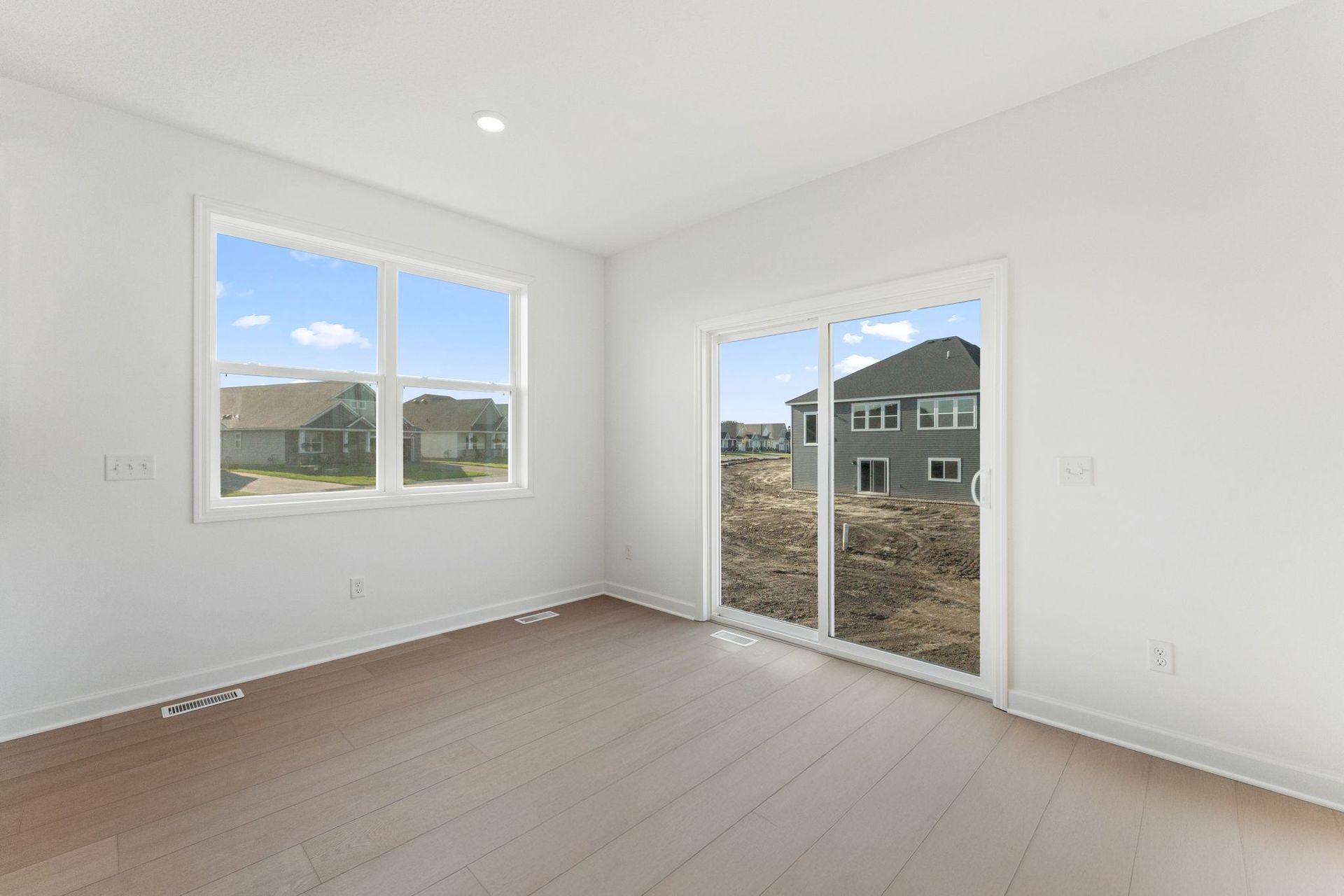 6 Watermark Cordoba QMI H S20749548318 Dining Room 2of2 F1