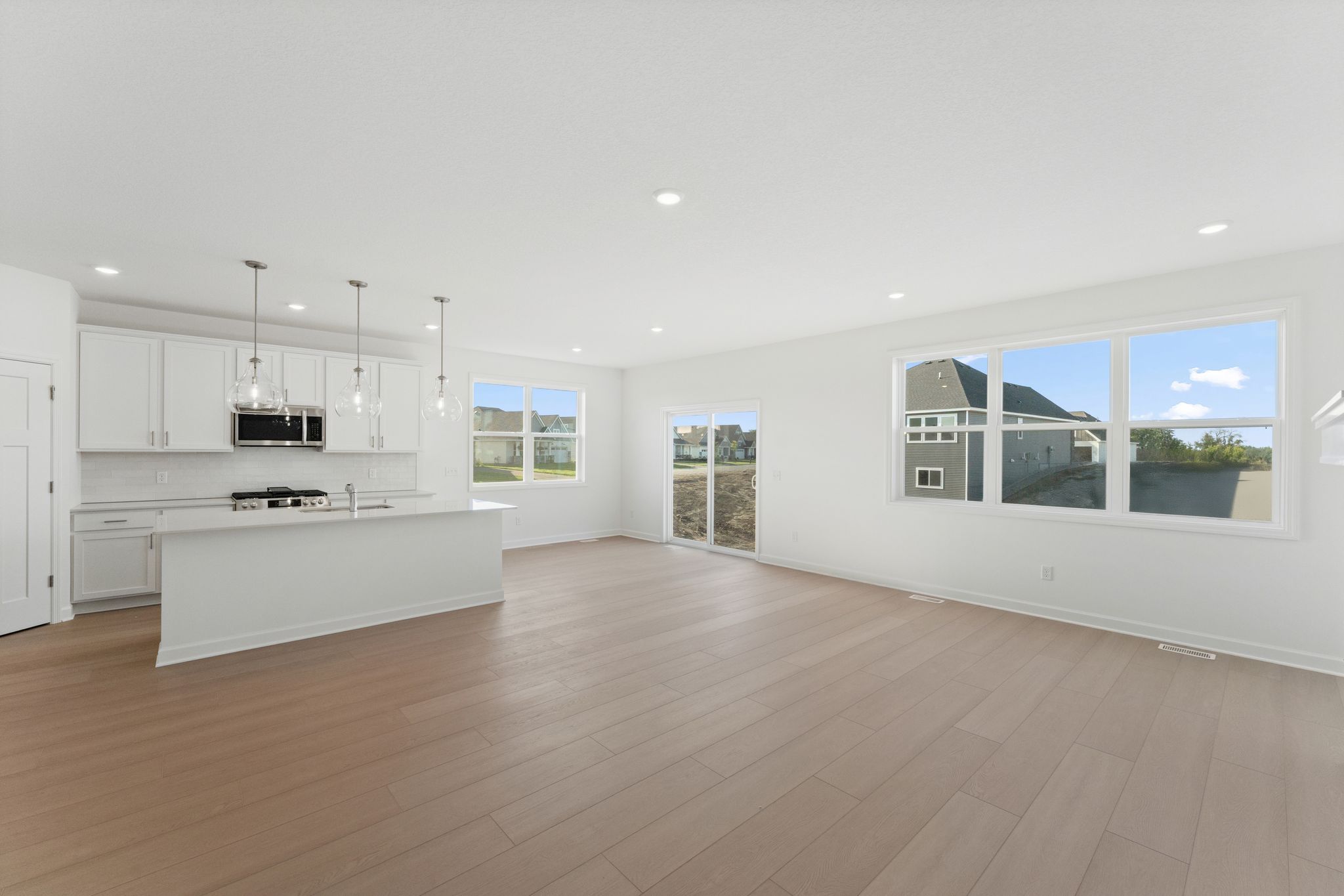 7 Watermark Cordoba QMI H S20749548318 Great Room 1of2 F1