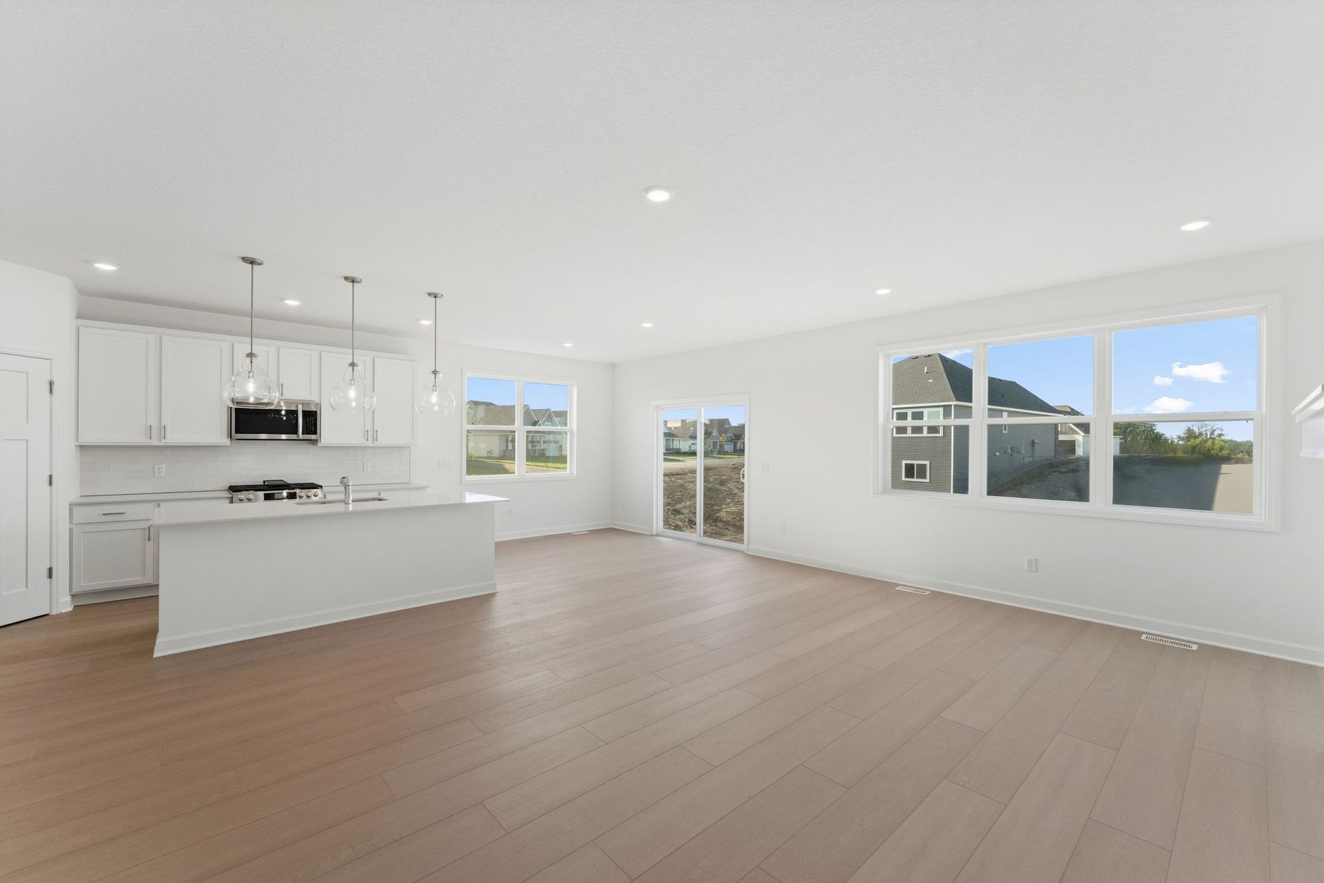 7 Watermark Cordoba QMI H S20749548318 Great Room 1of2 F1