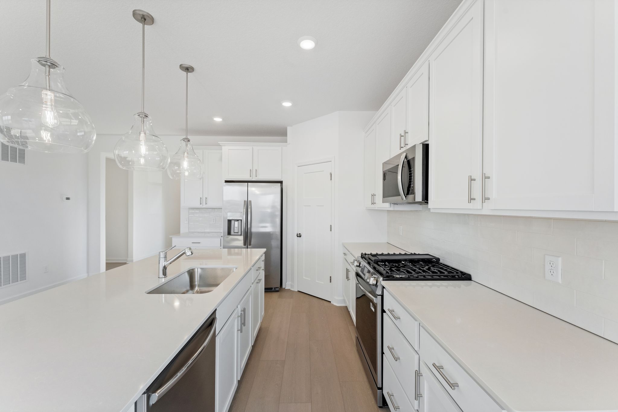 10 Watermark Cordoba QMI H S20749548318 Kitchen 2of3 F1