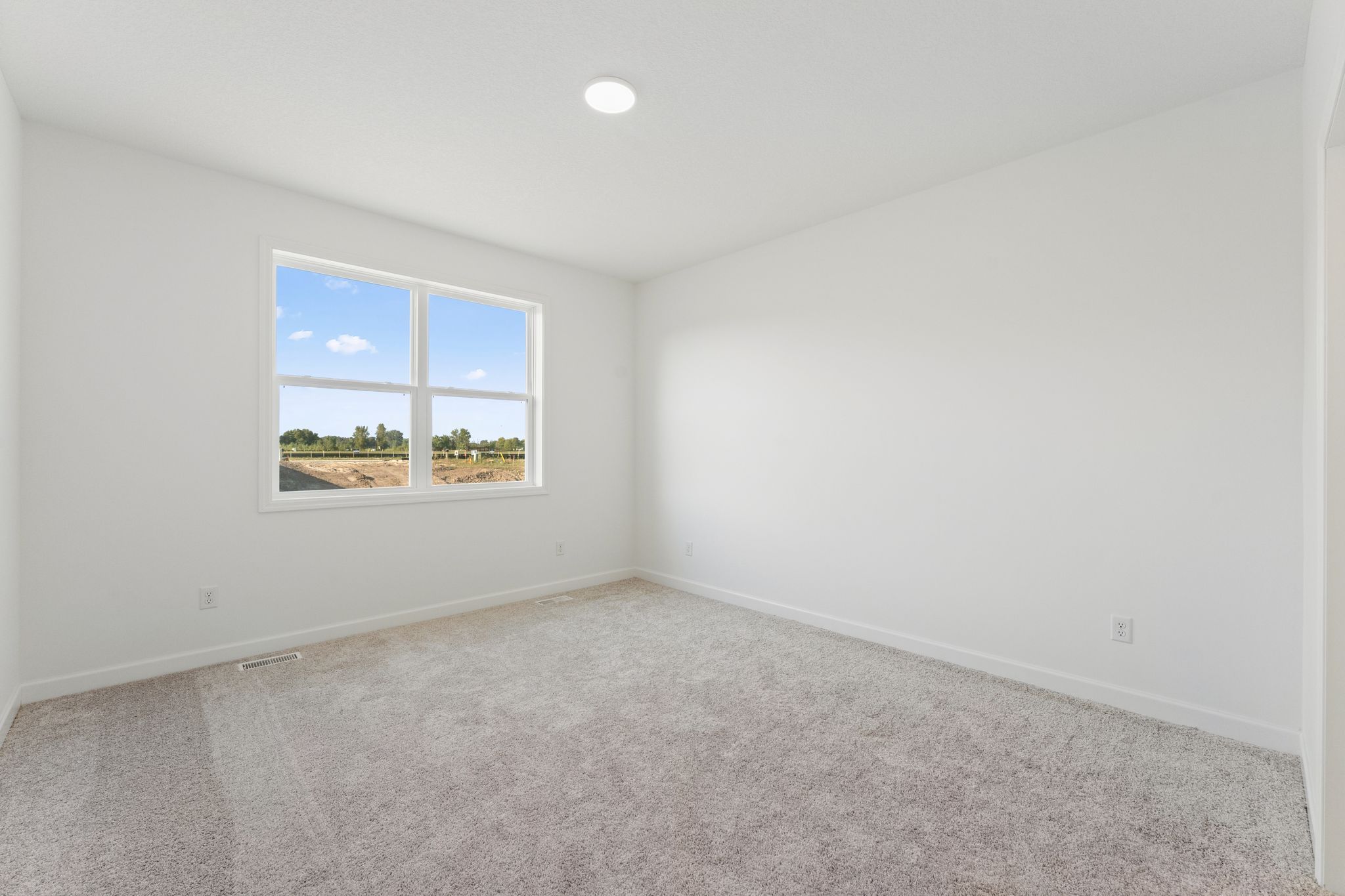 14 Watermark Cordoba QMI H S20749548318 Owners Bedroom 1of2 F1