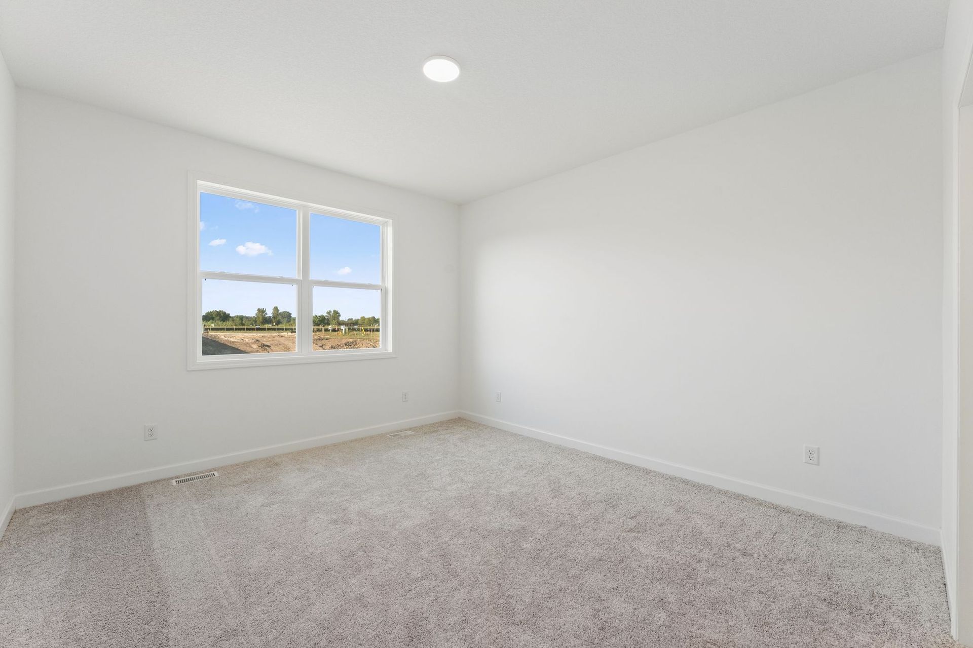 14 Watermark Cordoba QMI H S20749548318 Owners Bedroom 1of2 F1