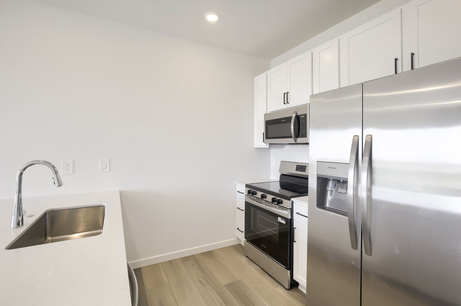 3031 Gladstone Ave Kitchen 2
