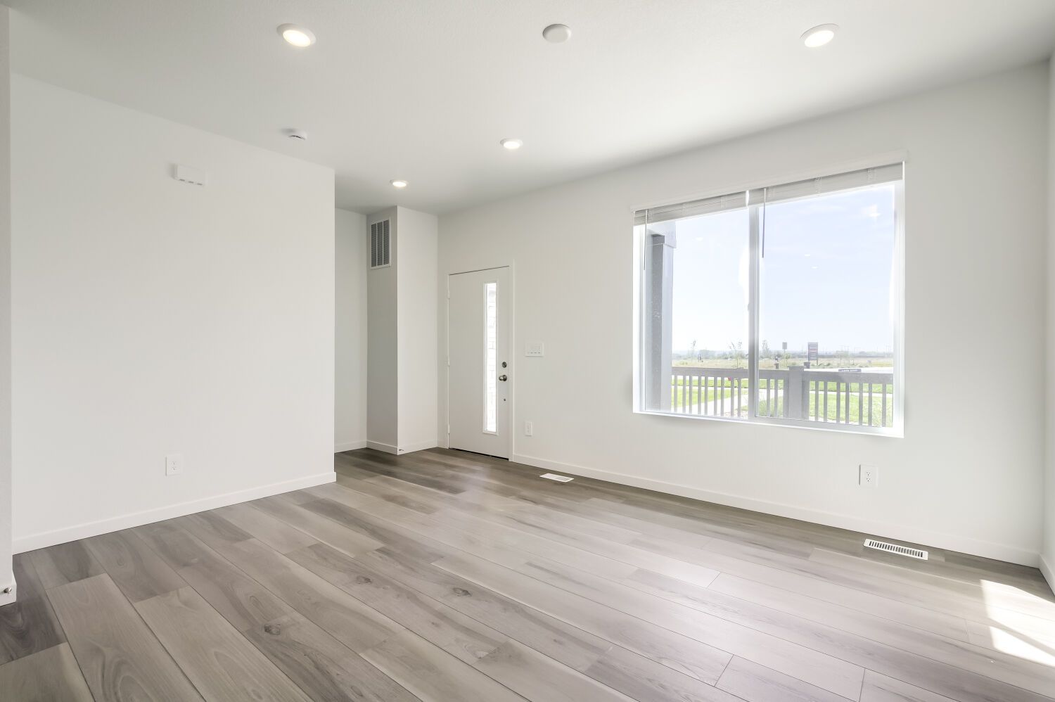 3031 Gladstone Ave Great Room