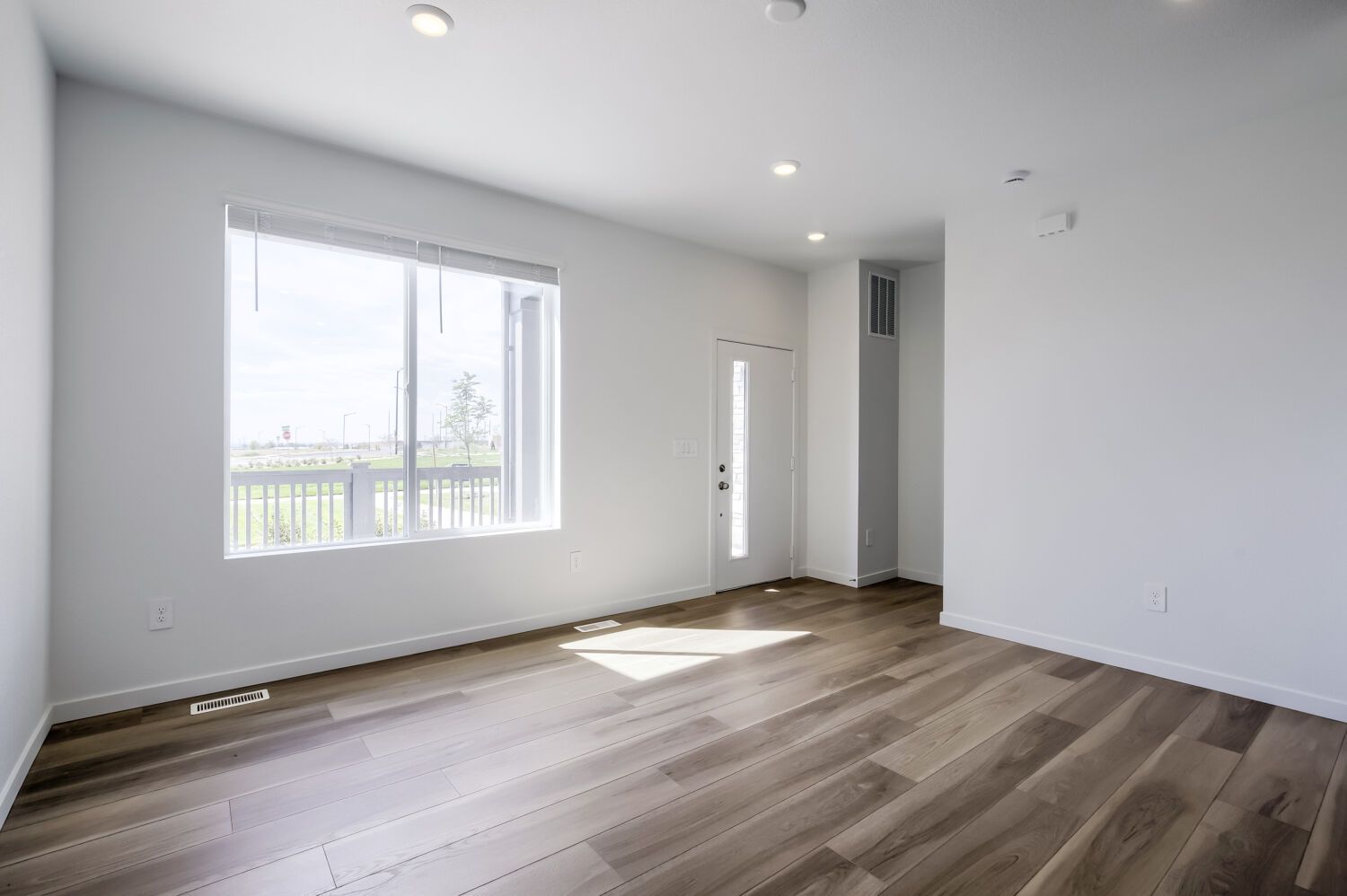 3053 Gladstone Ave Great Room