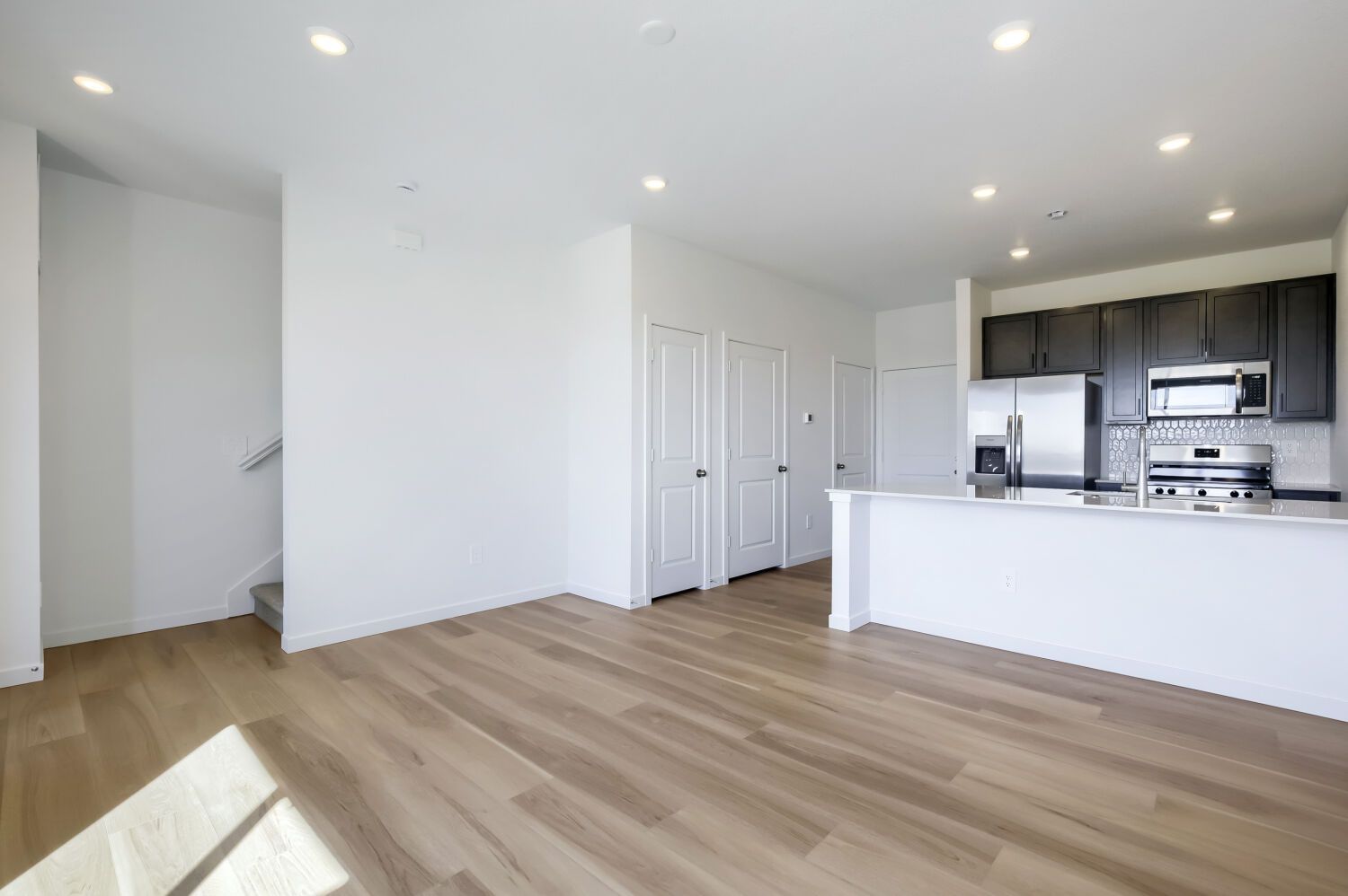 3053 Gladstone Ave Great Room 2