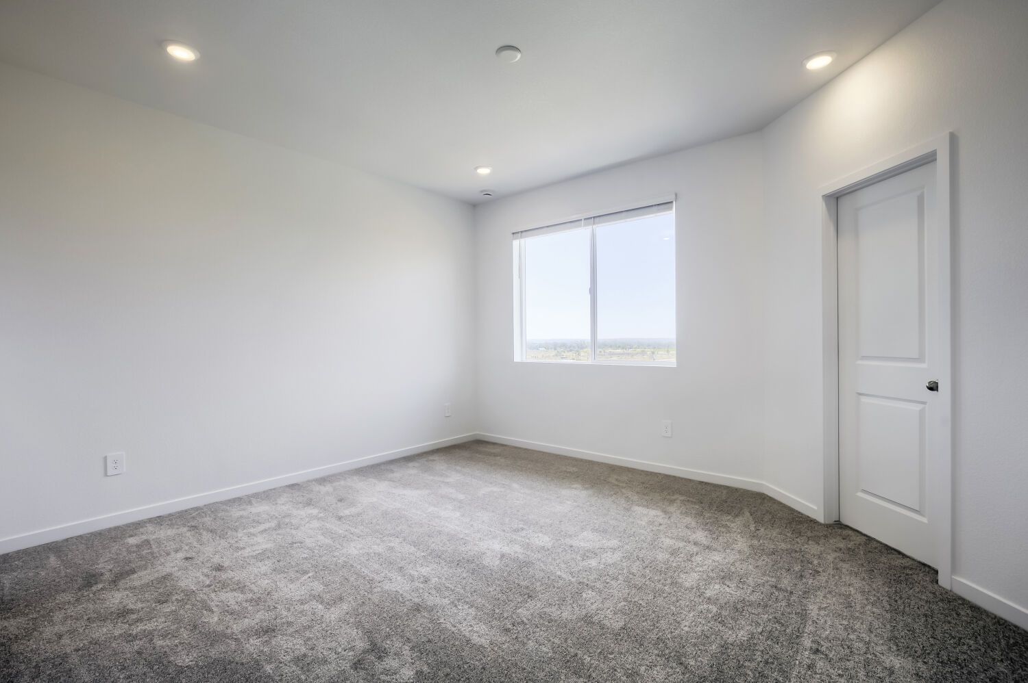 3053 Gladstone Ave Owner's Suite