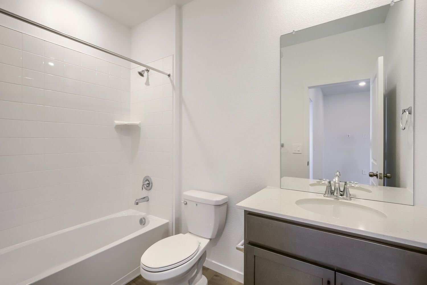 3053 Gladstone Ave Secondary Bathroom