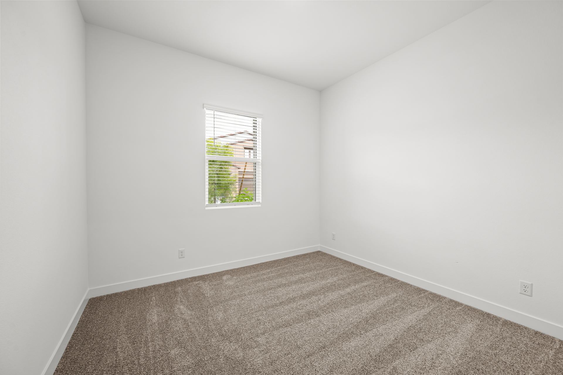 Lennar10405 Diana Summit Street04