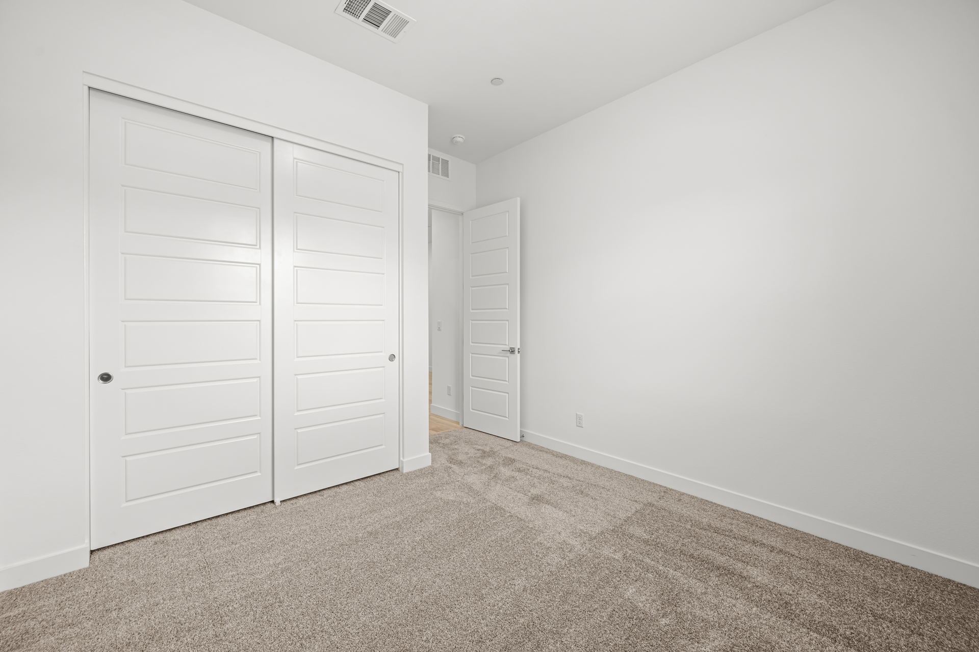 Lennar10405 Diana Summit Street05