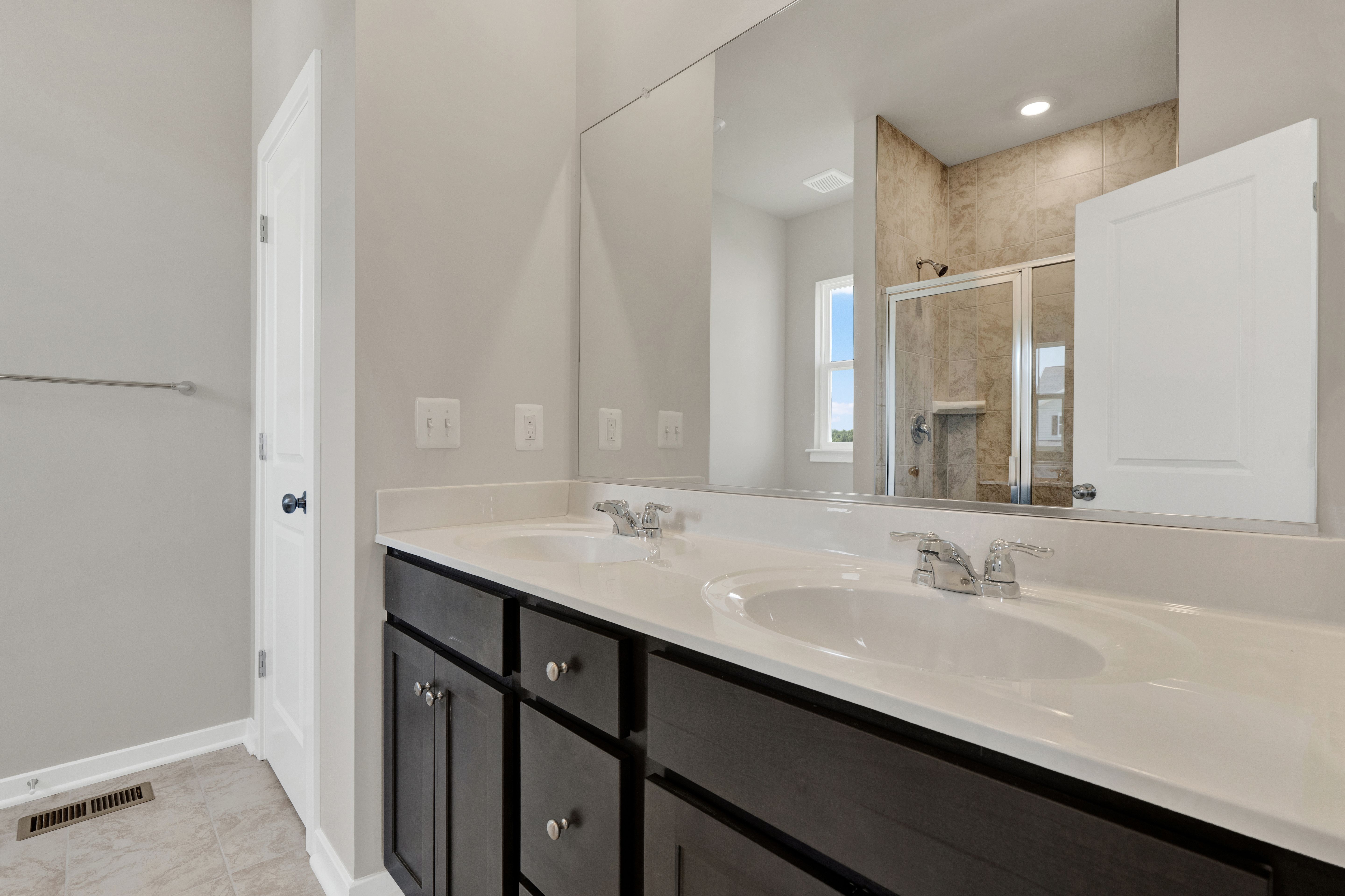 Harpers Mill Plymouth Basement Owners Bath 1of2 F2