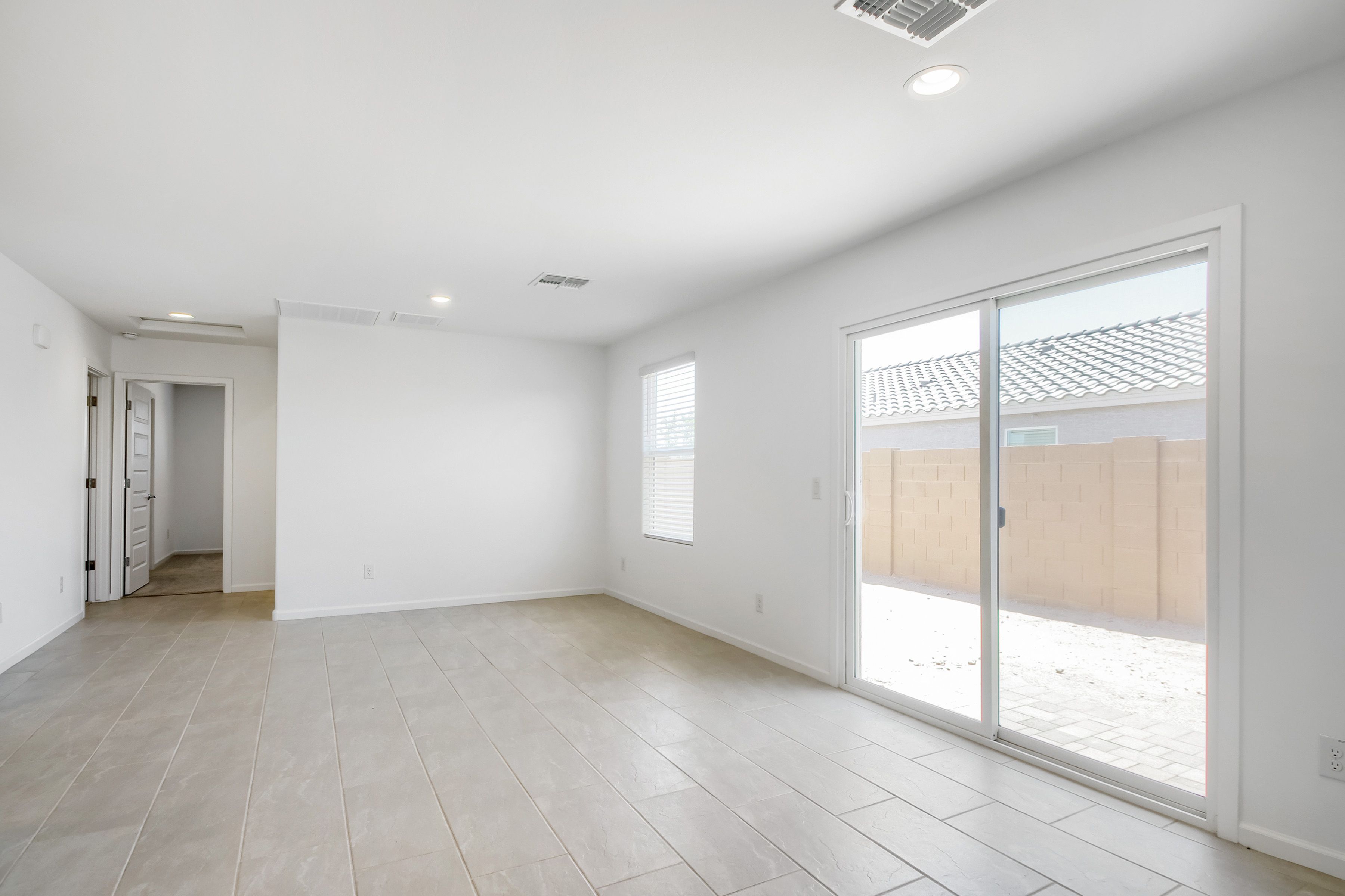 25013 N 174th Ln   Print Quality   004   04 Living Room