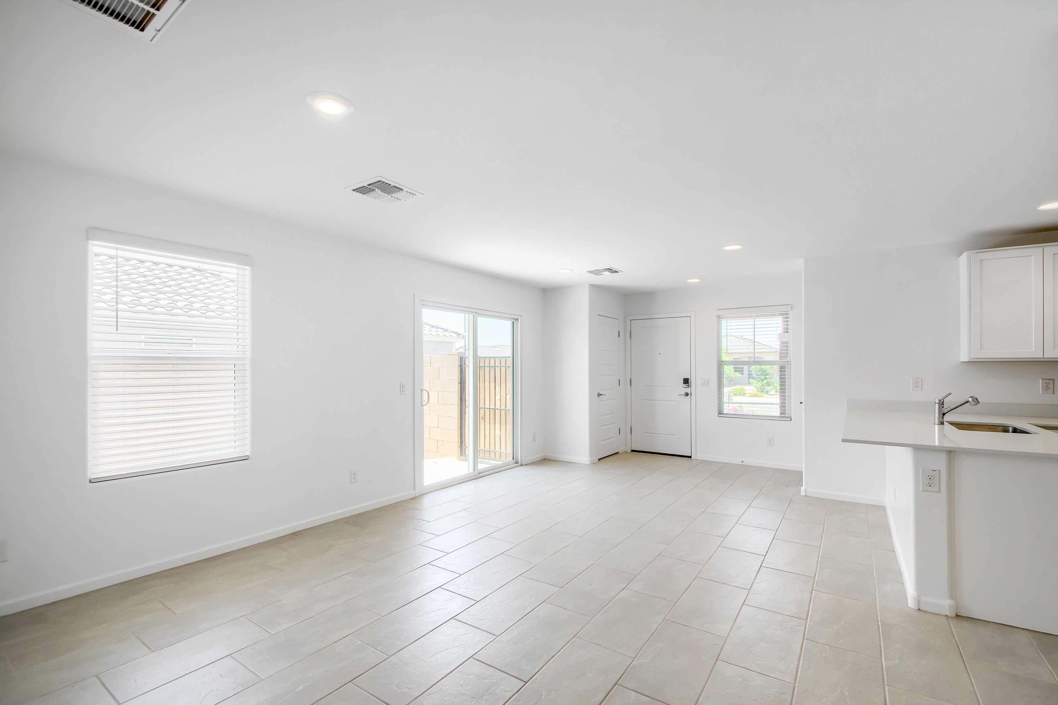25013 N 174th Ln   Print Quality   005   05 Living Room