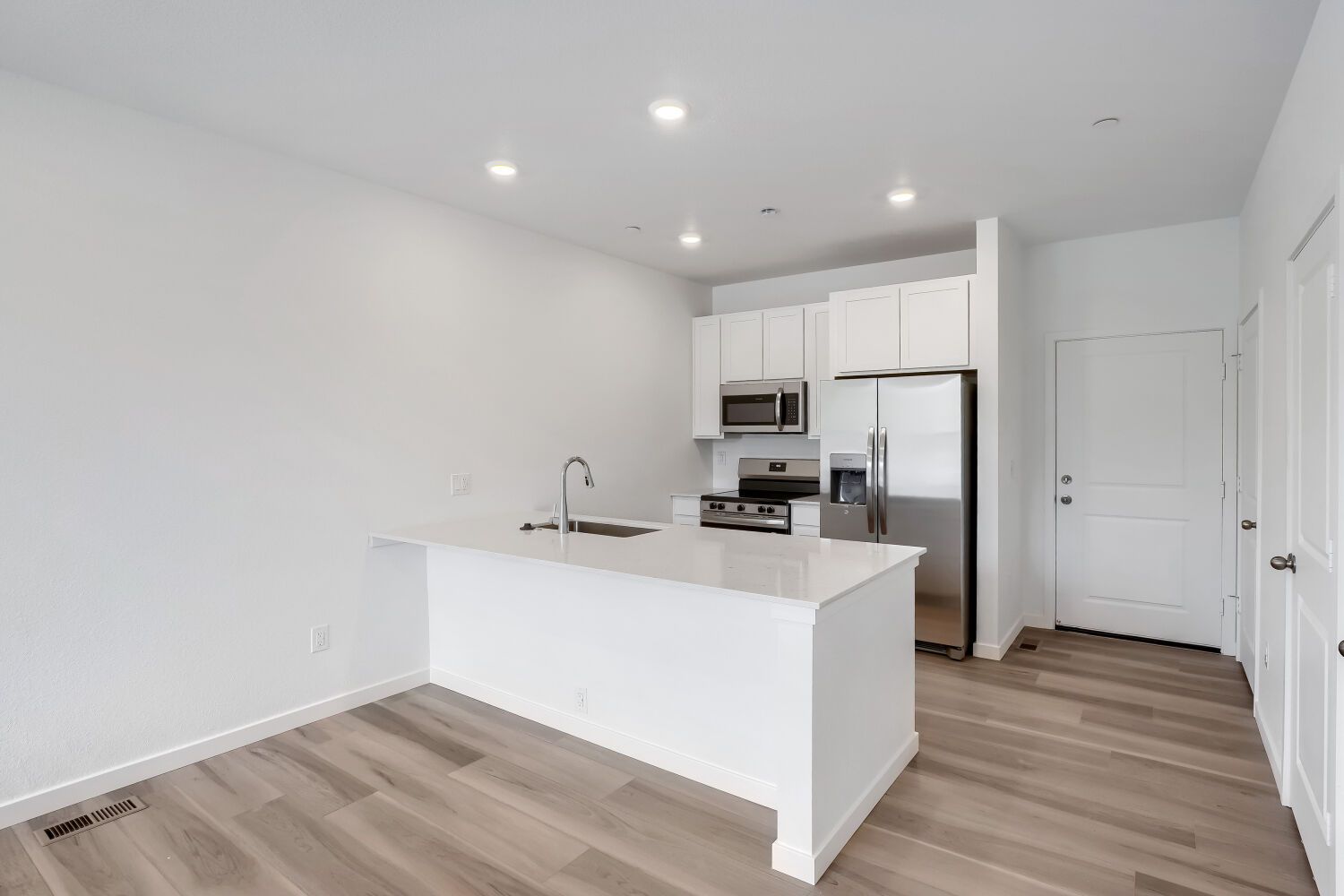 7675 S Mobile Way   Web Quality   004   04 Kitchen