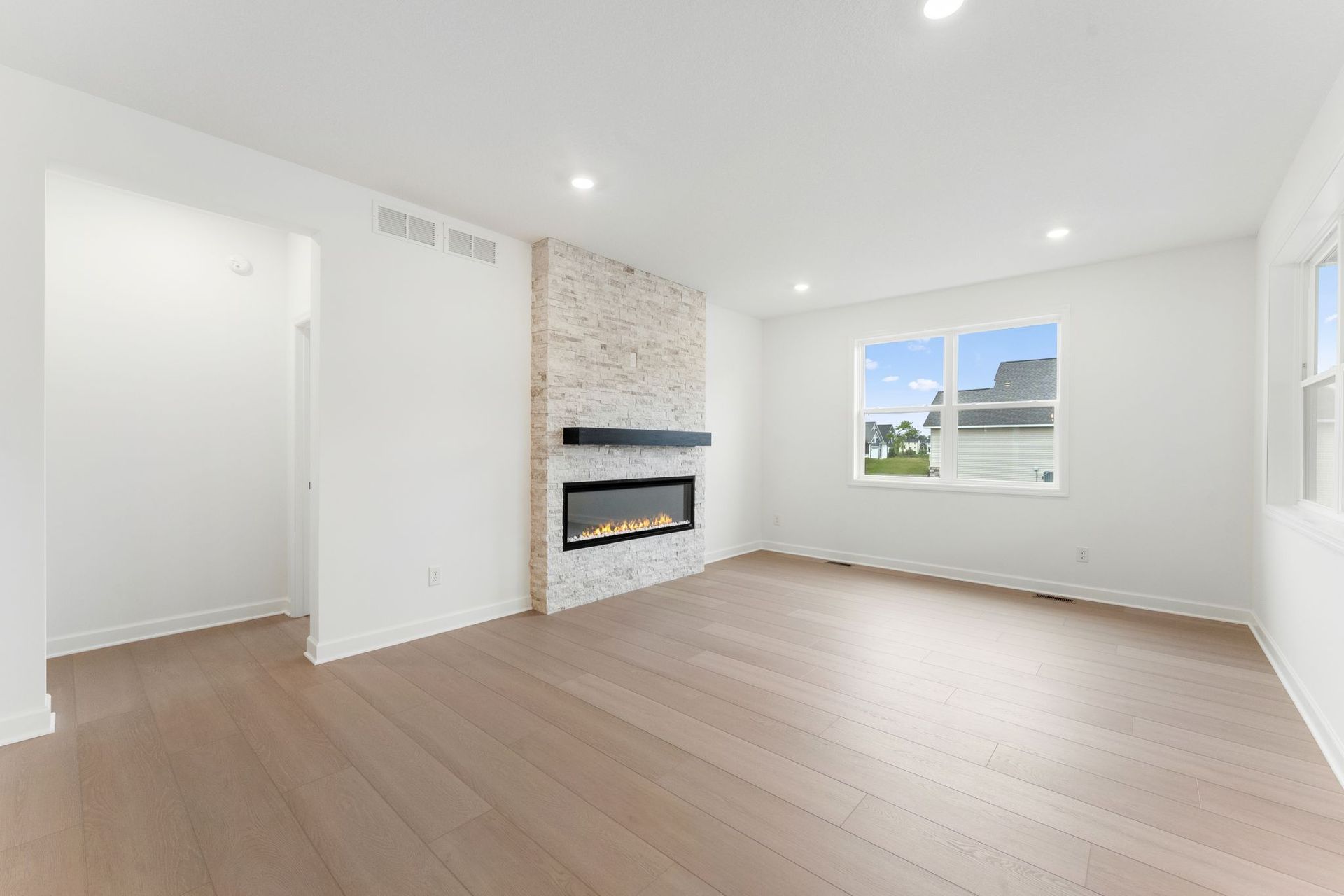 8 Lexington Waters Birmingham QMI H S22222543310 Great Room 1of2 F1