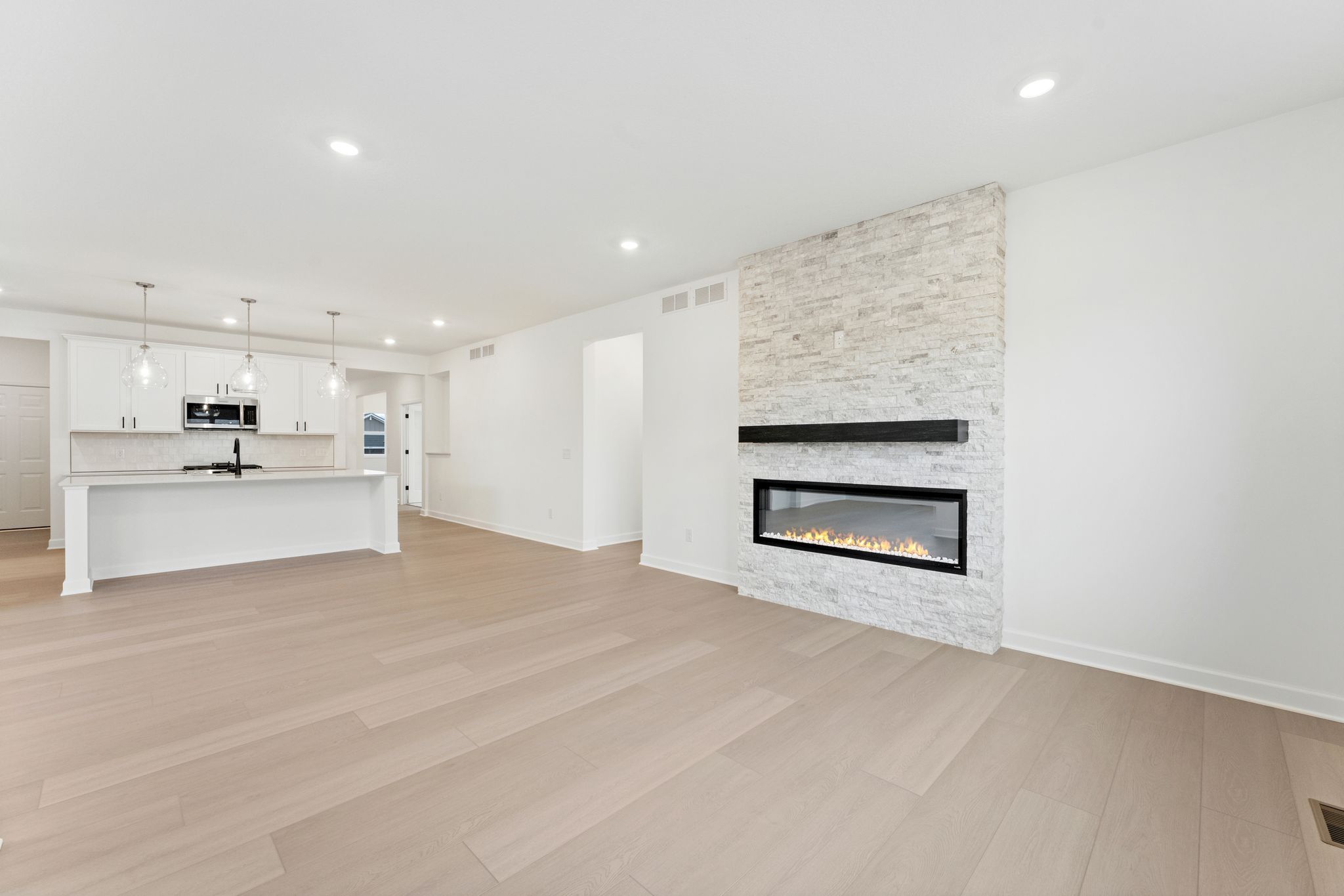 9 Lexington Waters Birmingham QMI H S22222543310 Great Room 2of2 F1