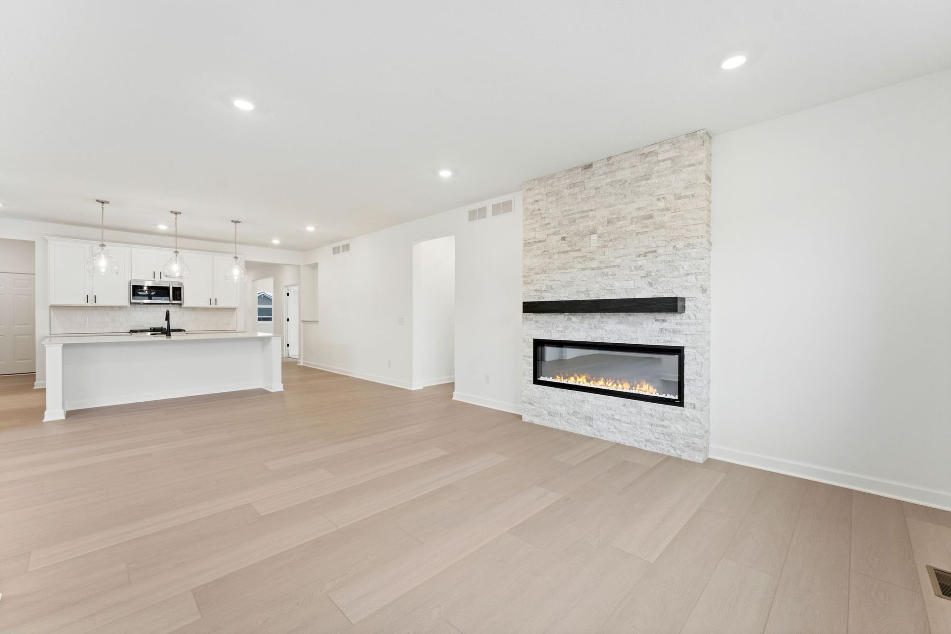 9 Lexington Waters Birmingham QMI H S22222543310 Great Room 2of2 F1