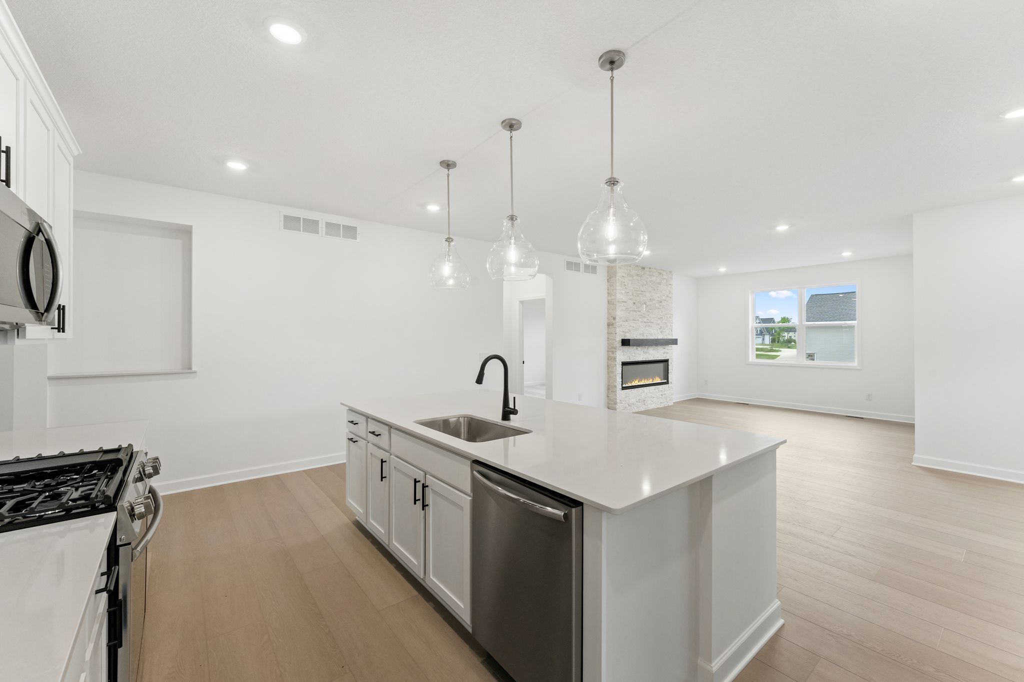 12 Lexington Waters Birmingham QMI H S22222543310 Kitchen 3of3 F1