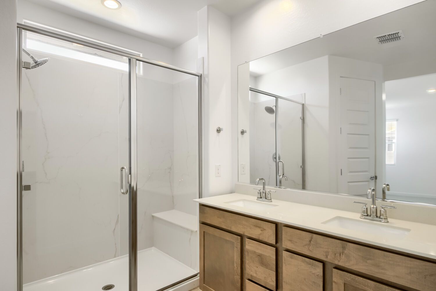 18646 W Hiddenview Dr   Web Quality   006   06 Primary Bathroom
