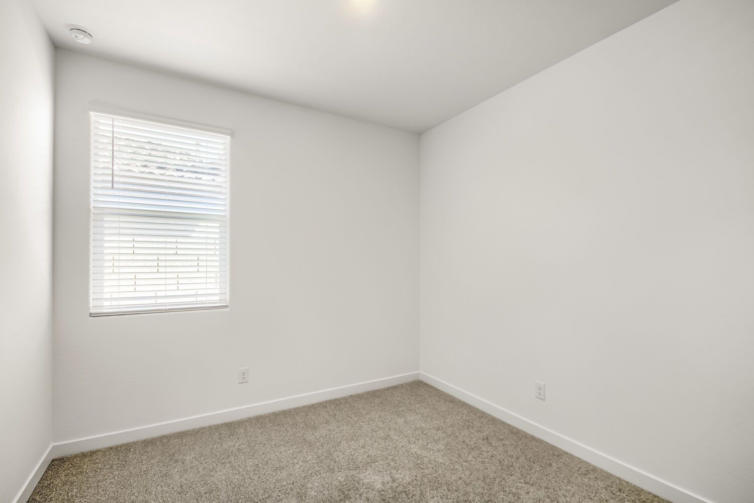 18646 W Hiddenview Dr   Web Quality   007   07 Bedroom