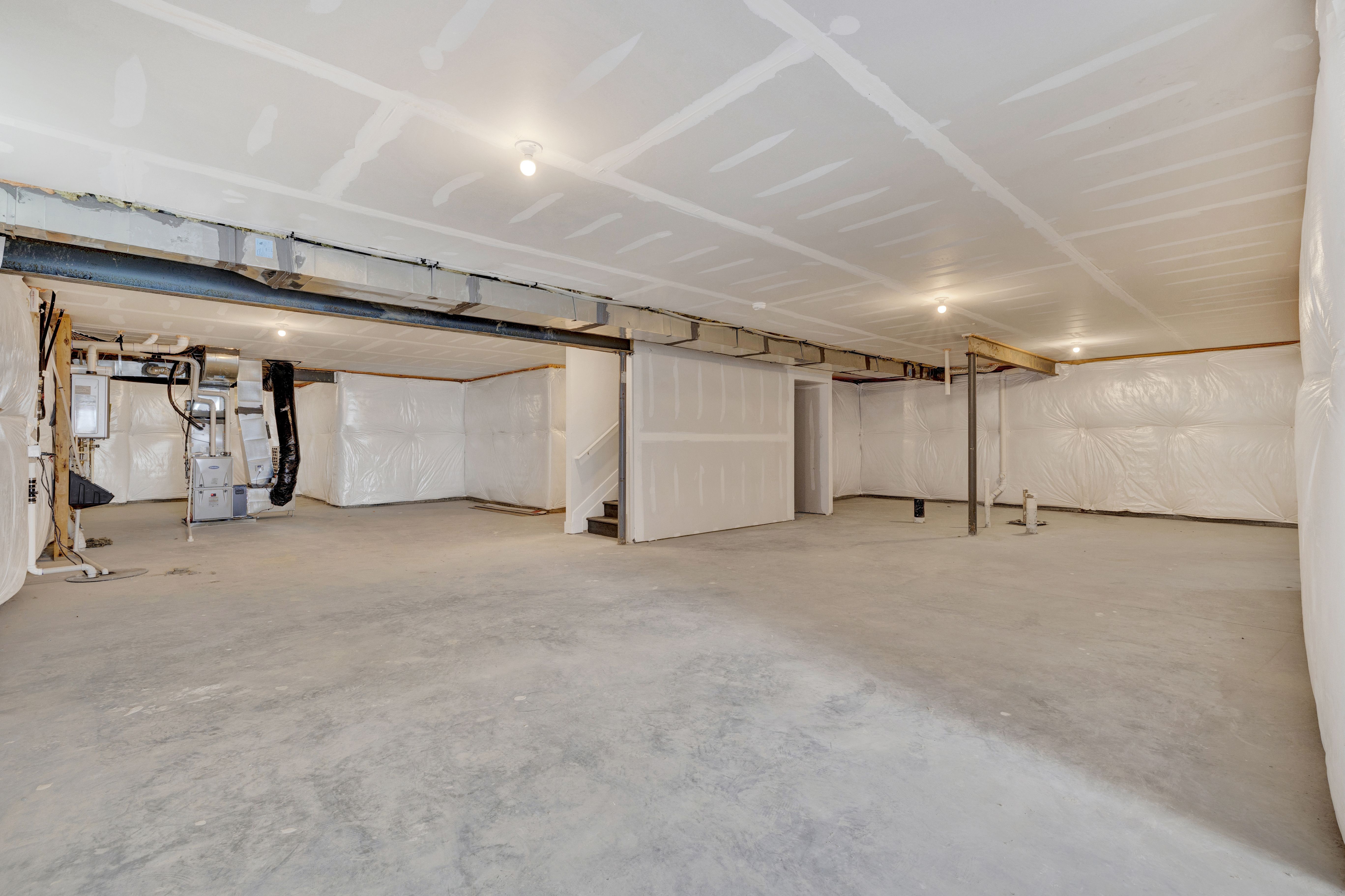 South Shore Plantation Lakes Canton Basement 3of2