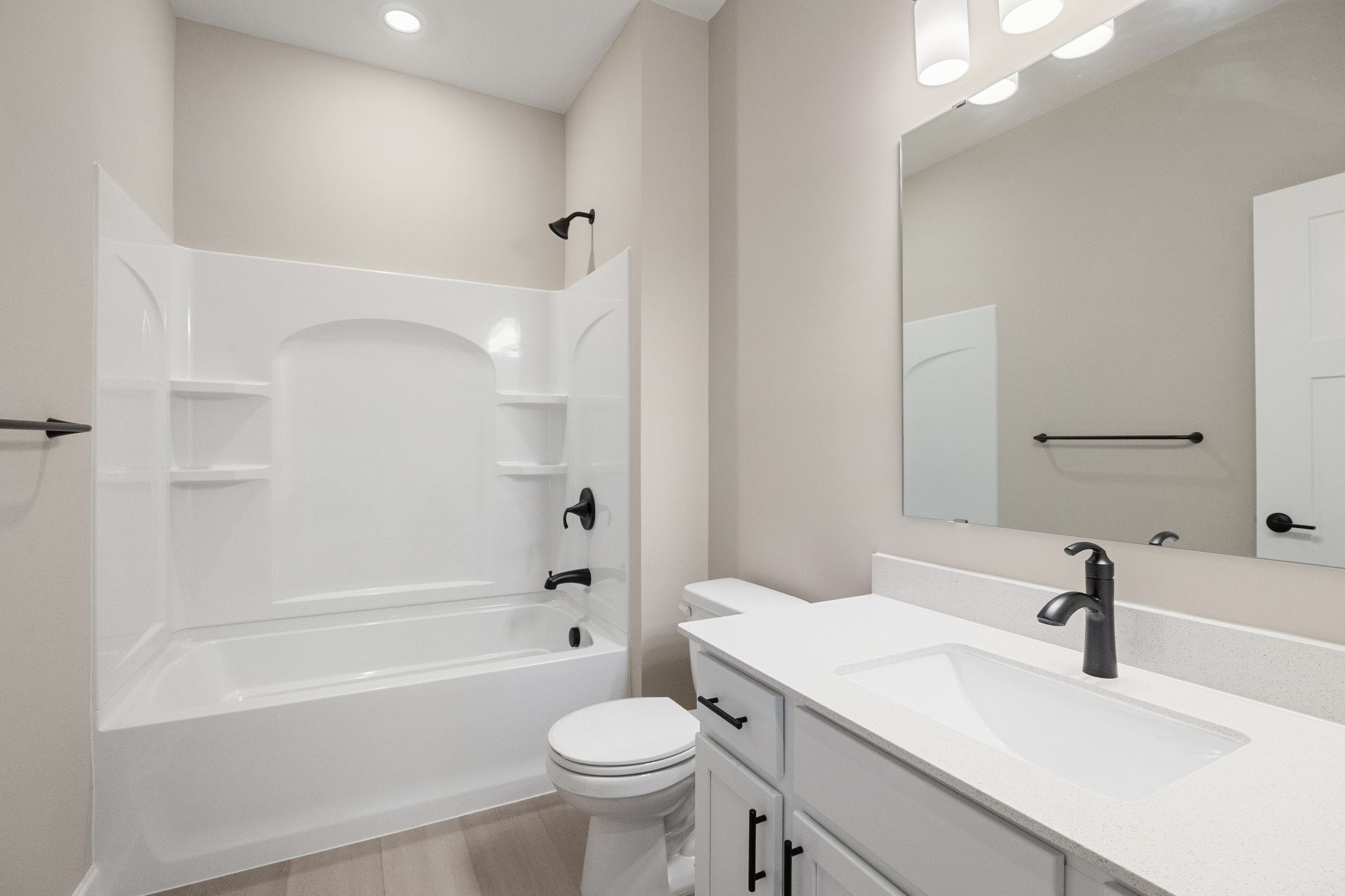 2 Cedar Hills Como QMI H S5210 Bathroom 1of2 F1