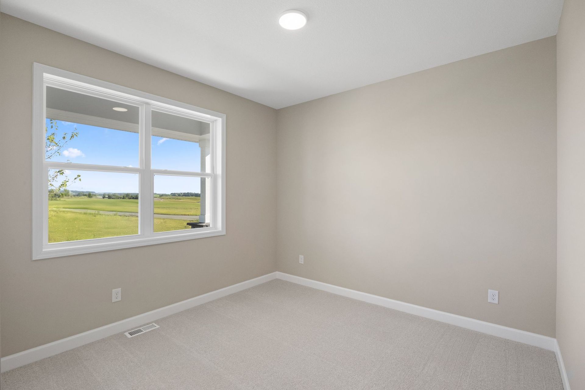 4 Cedar Hills Como QMI H S5210 Bedroom 1of2 F1