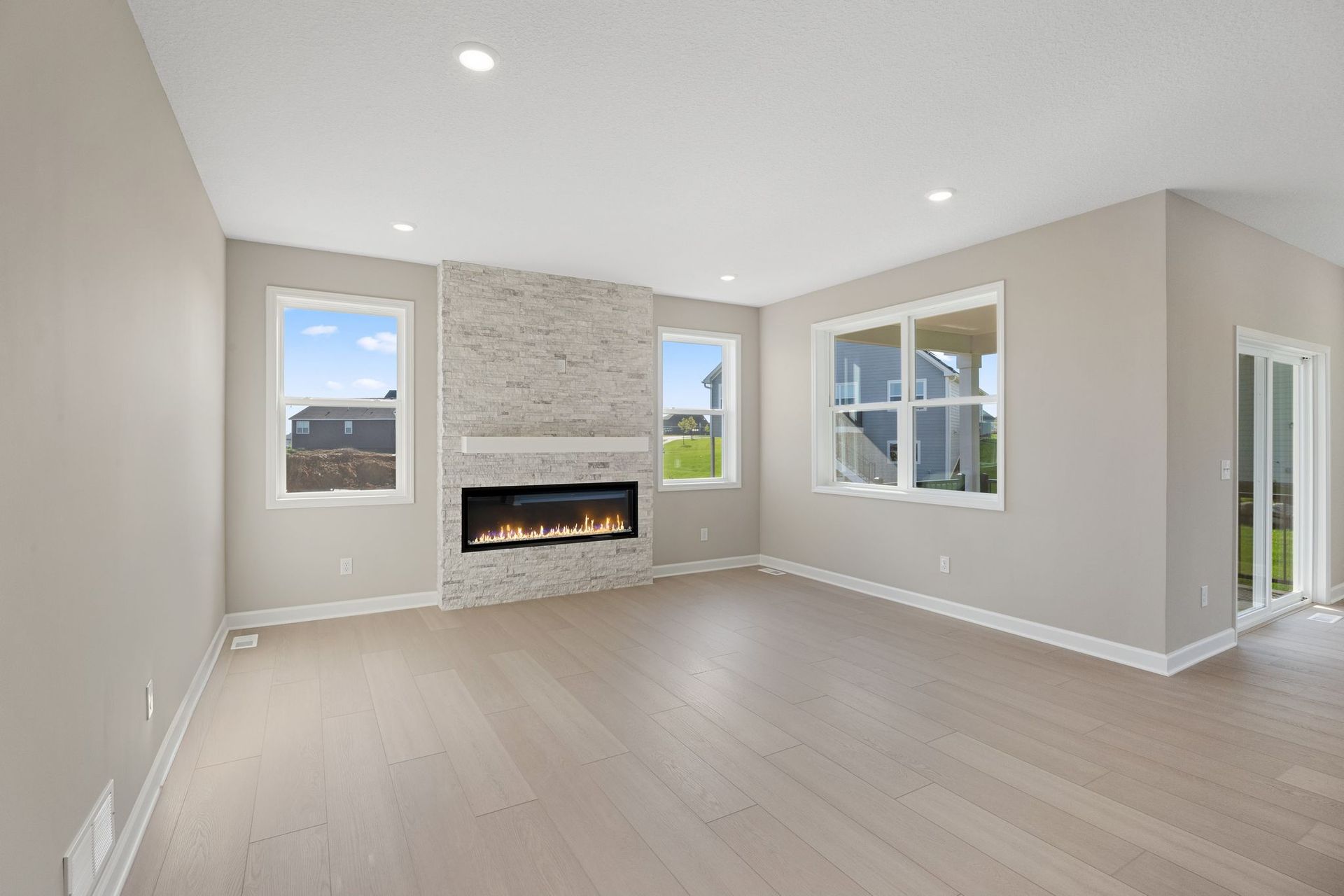 8 Cedar Hills Como QMI H S5210 Great Room F1