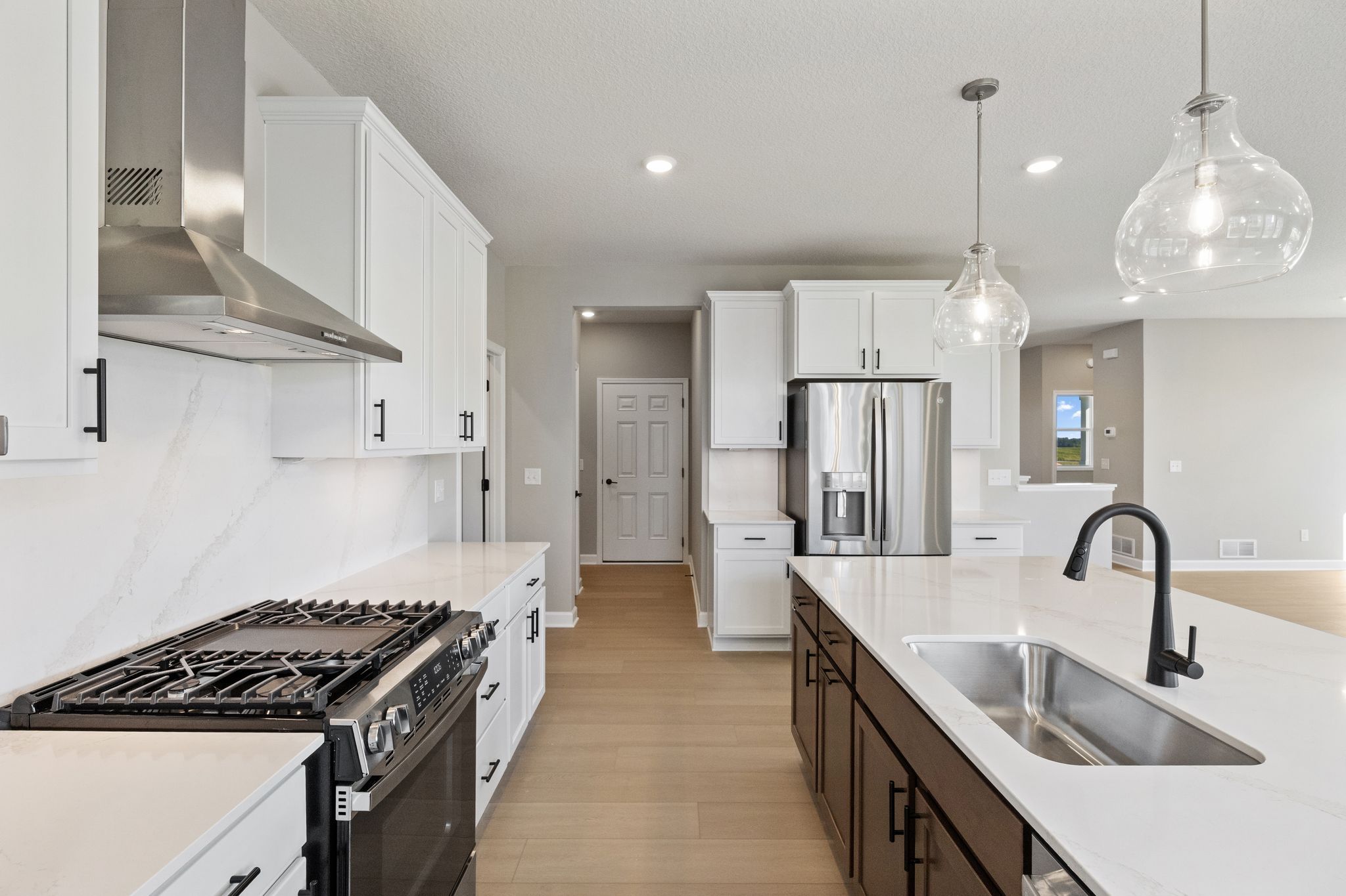 11 Cedar Hills Como QMI H S5210 Kitchen 3of3 F1
