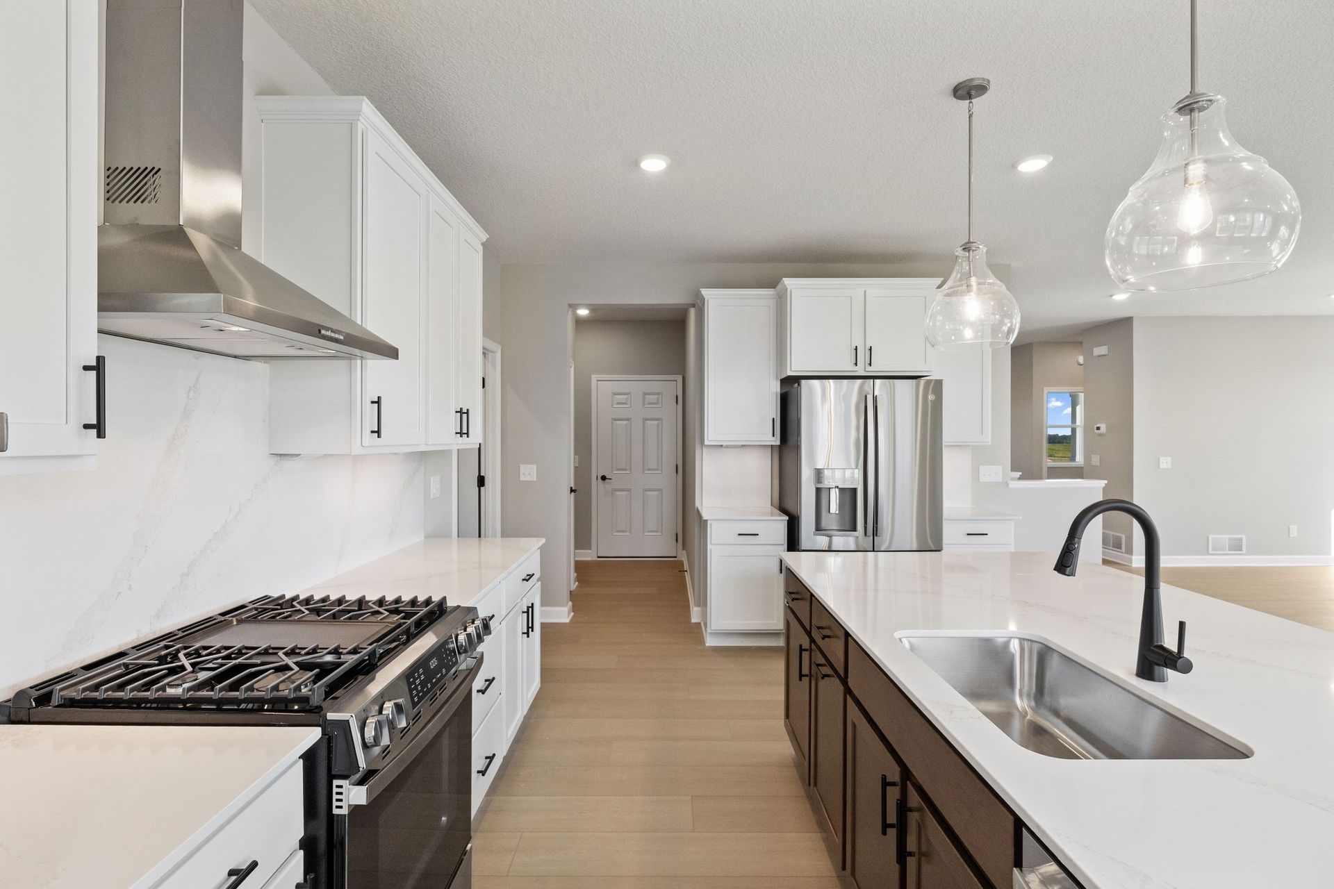 11 Cedar Hills Como QMI H S5210 Kitchen 3of3 F1