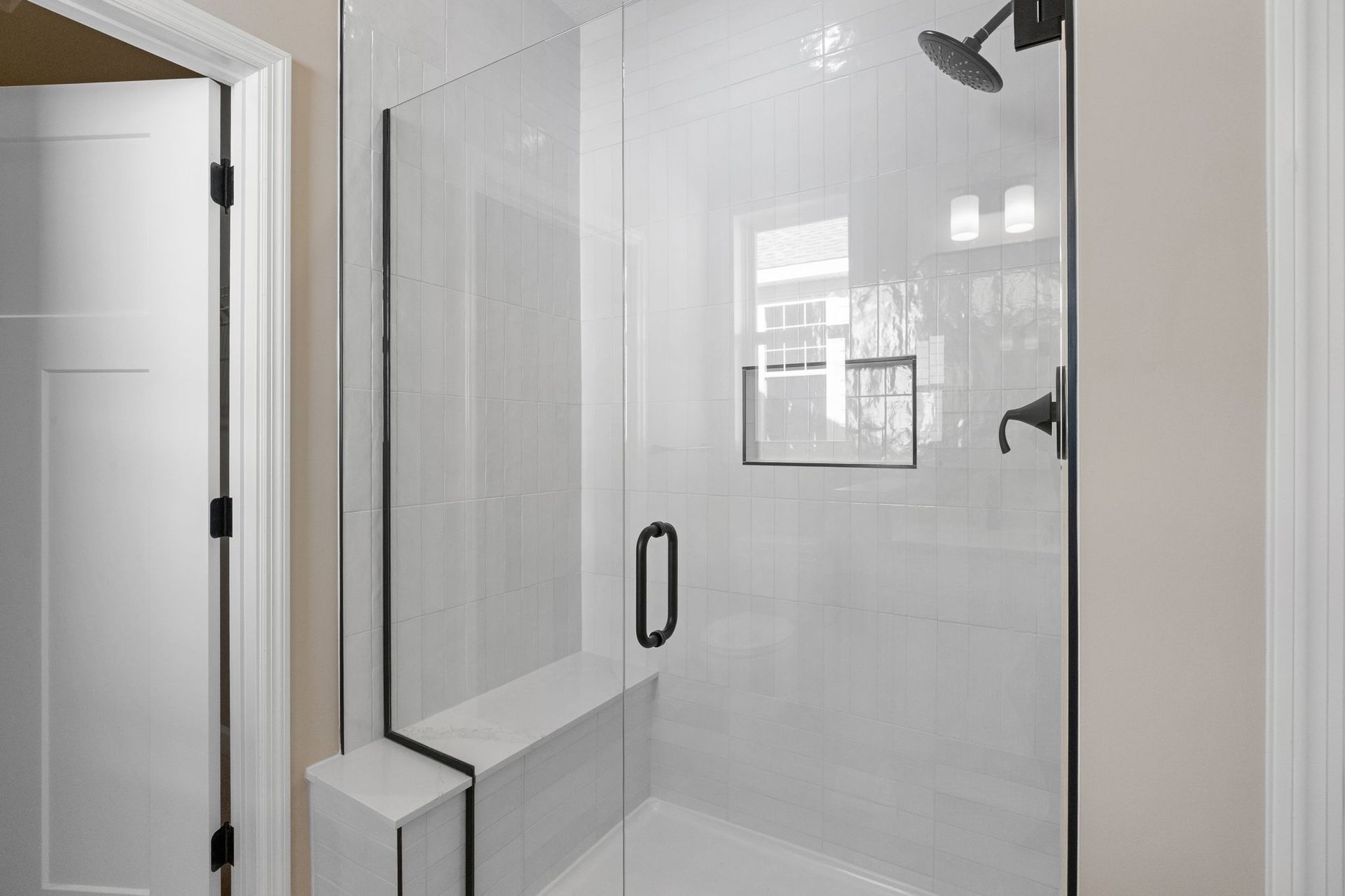13 Cedar Hills Como QMI H S5210 Owners Bathroom 2of2 F1