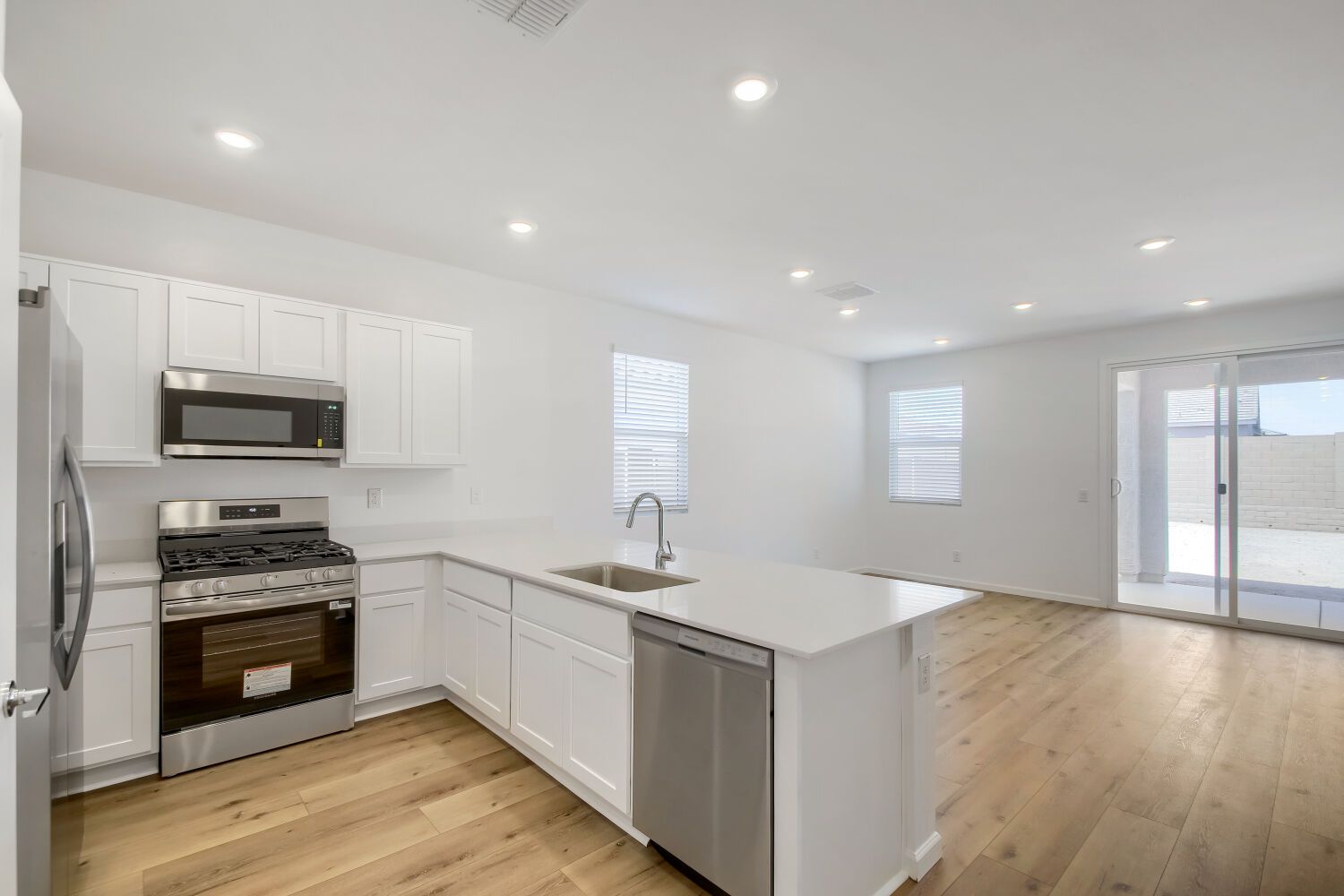 18758 W Sandlewood Dr   Web Quality   004   04 Kitchen